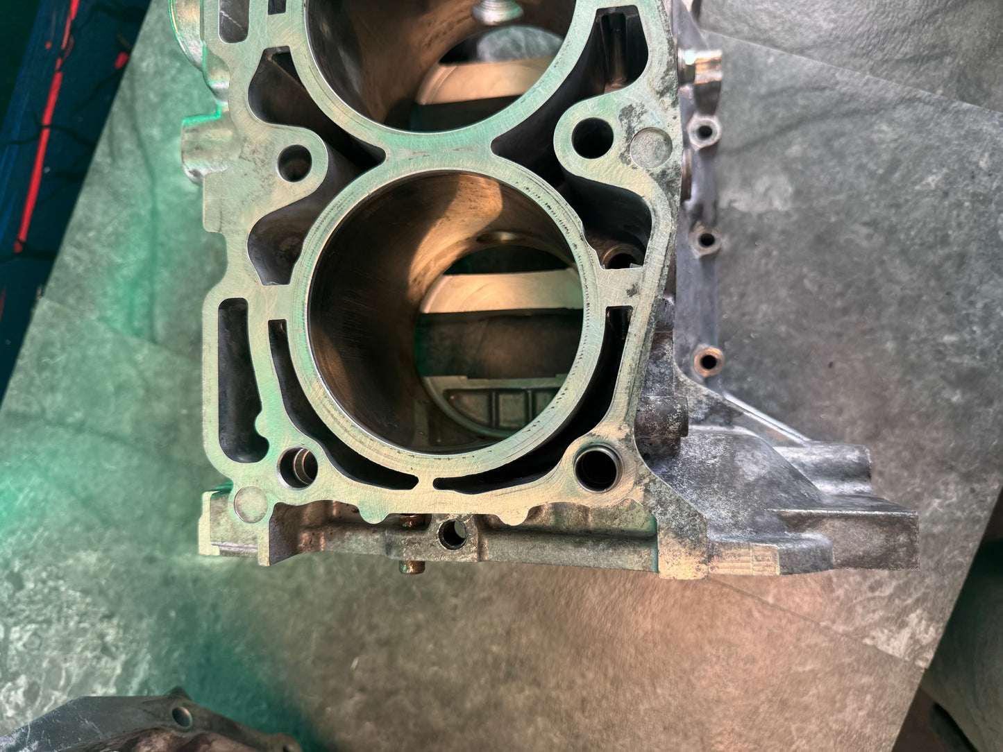 Subaru EJ25 Case Halves Short Block For Core With Bearings And Case Bolts