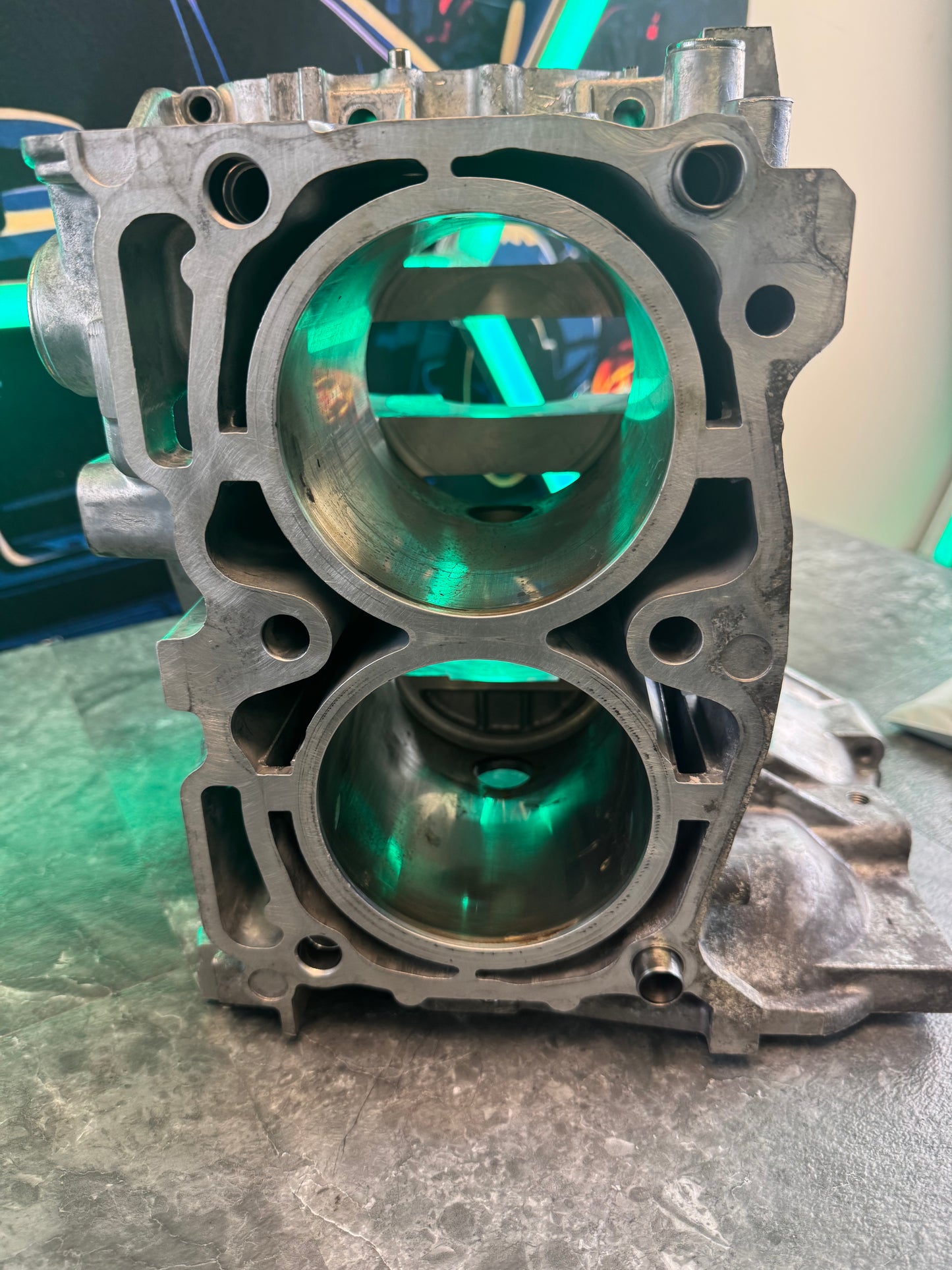 Subaru EJ25 Case Halves Short Block For Core With Bearings And Case Bolts