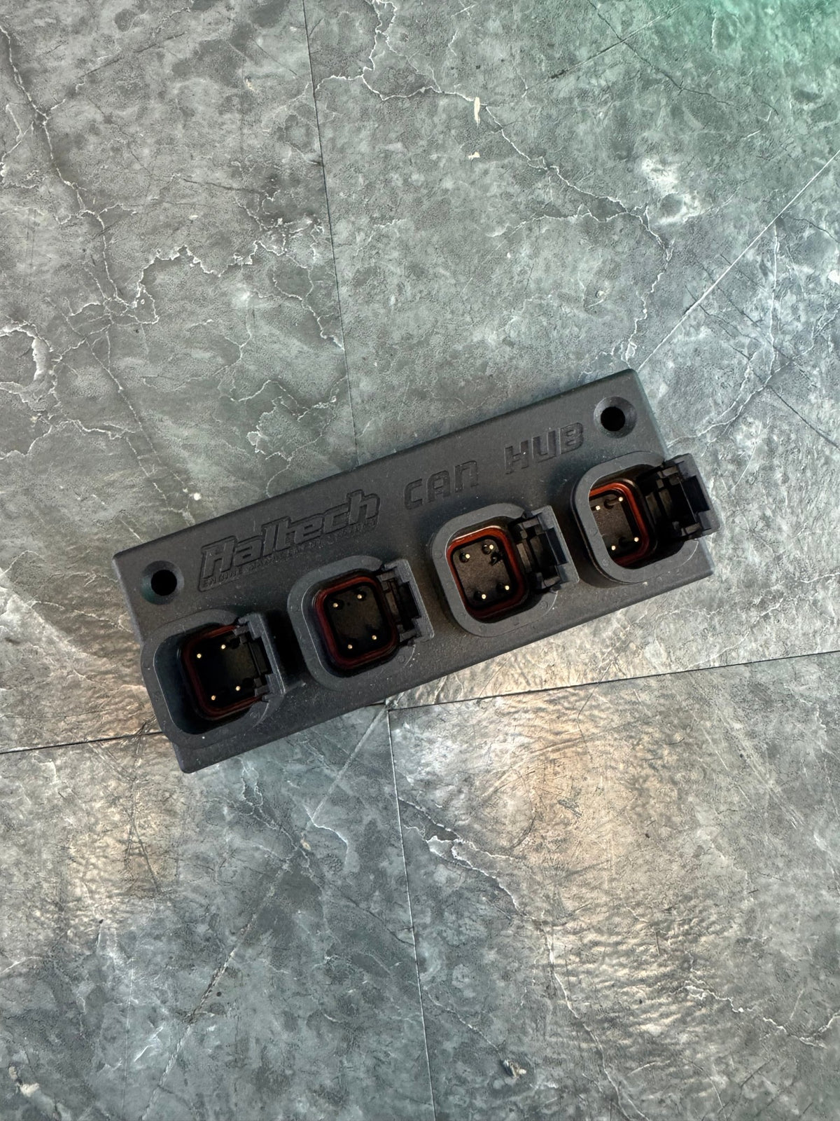 Haltech Elite CAN Hub 4-Port DTM