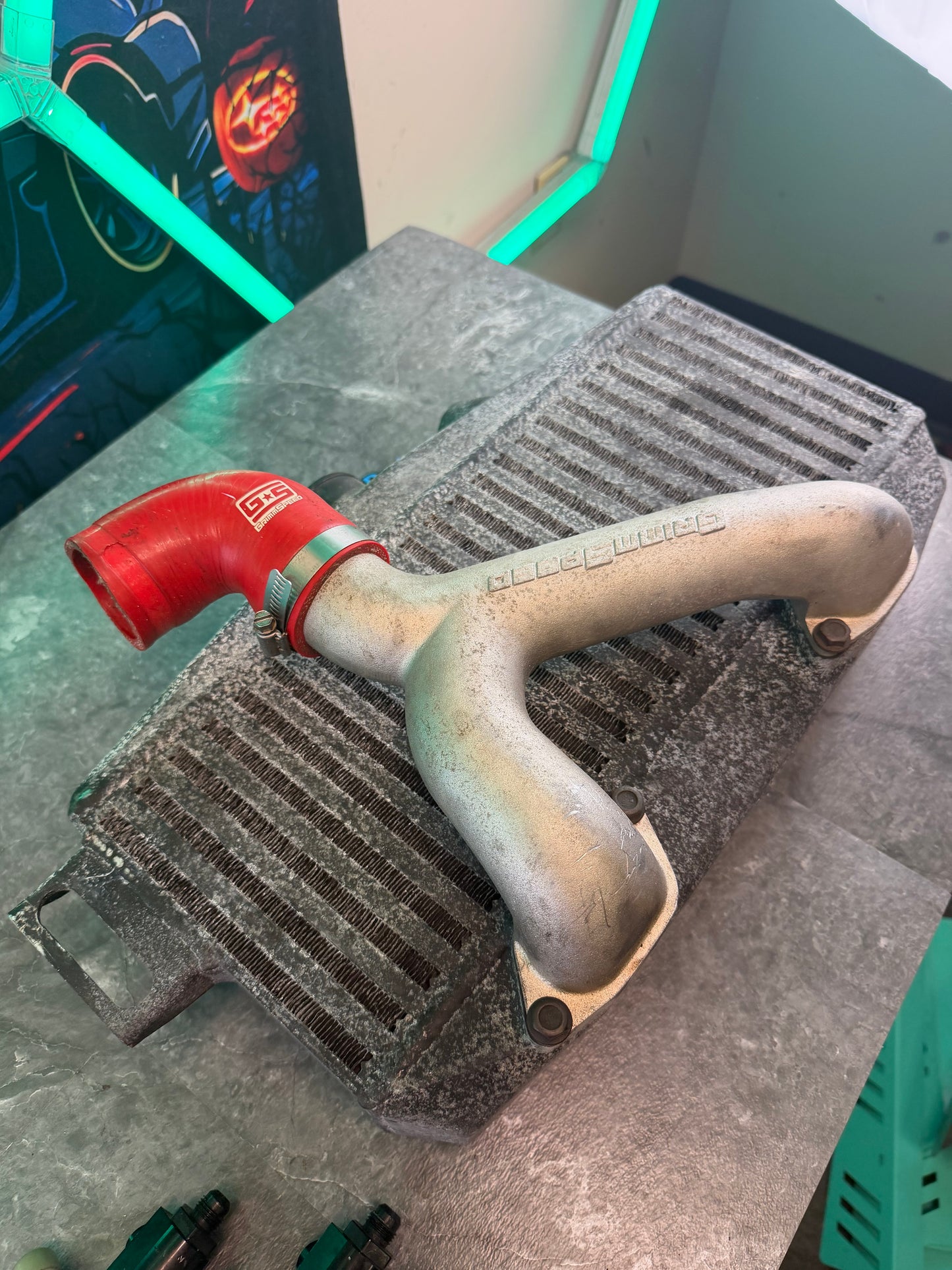 Grimmspeed HUGE tmic 04-21 Subaru STi ej257 top mount intercooler w/ y pipe
