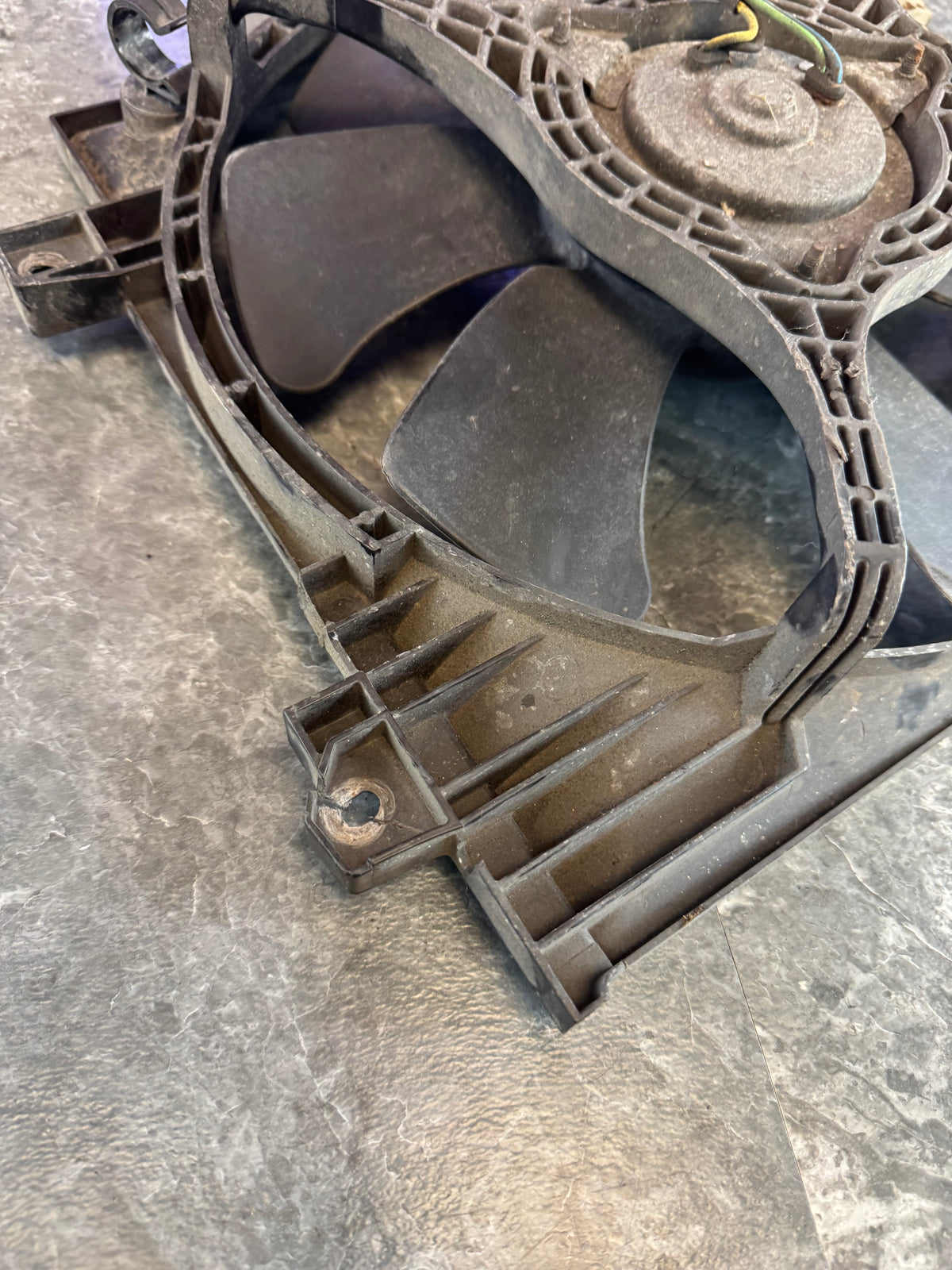 2004-2007 Subaru Impreza WRX STi OEM Right RH Radiator Cooling Fan Shroud And Fan