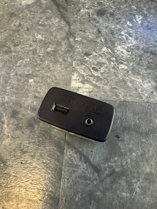 2015-2021 Subaru WRX STi Aux USB Port Audio Control Terminal 86257AJ220 (Bins)