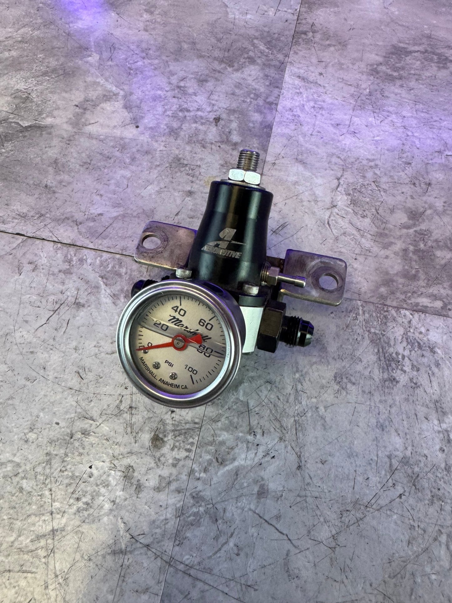 Aeromotive 13129 Fuel Regulator With AN6 Fittings And Gauge With Intake Manifold Bracket For 04-07 WRX/STi