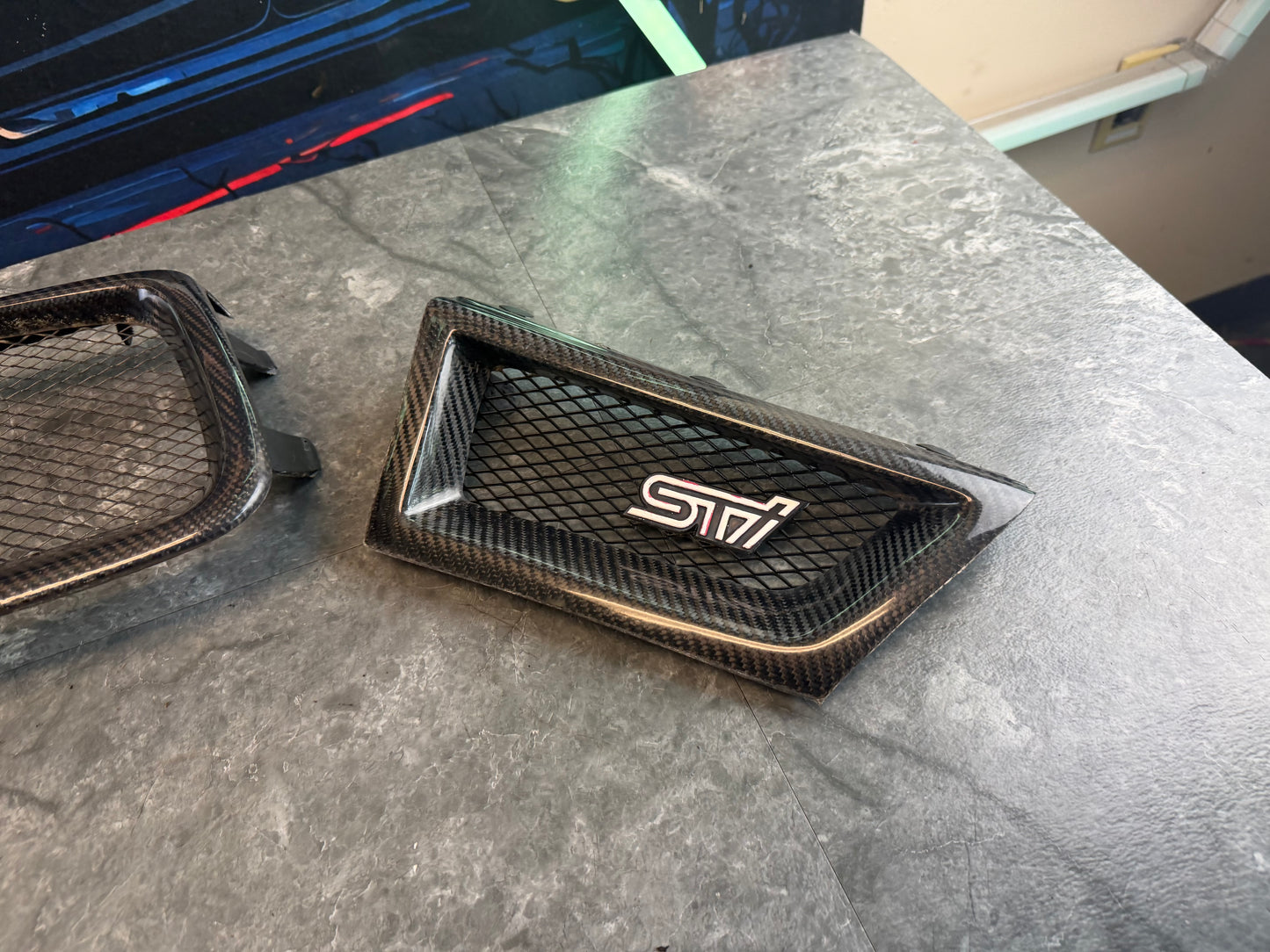 2006 2007 Subaru Impreza , wrx & STi front grille assembly carbon fiber