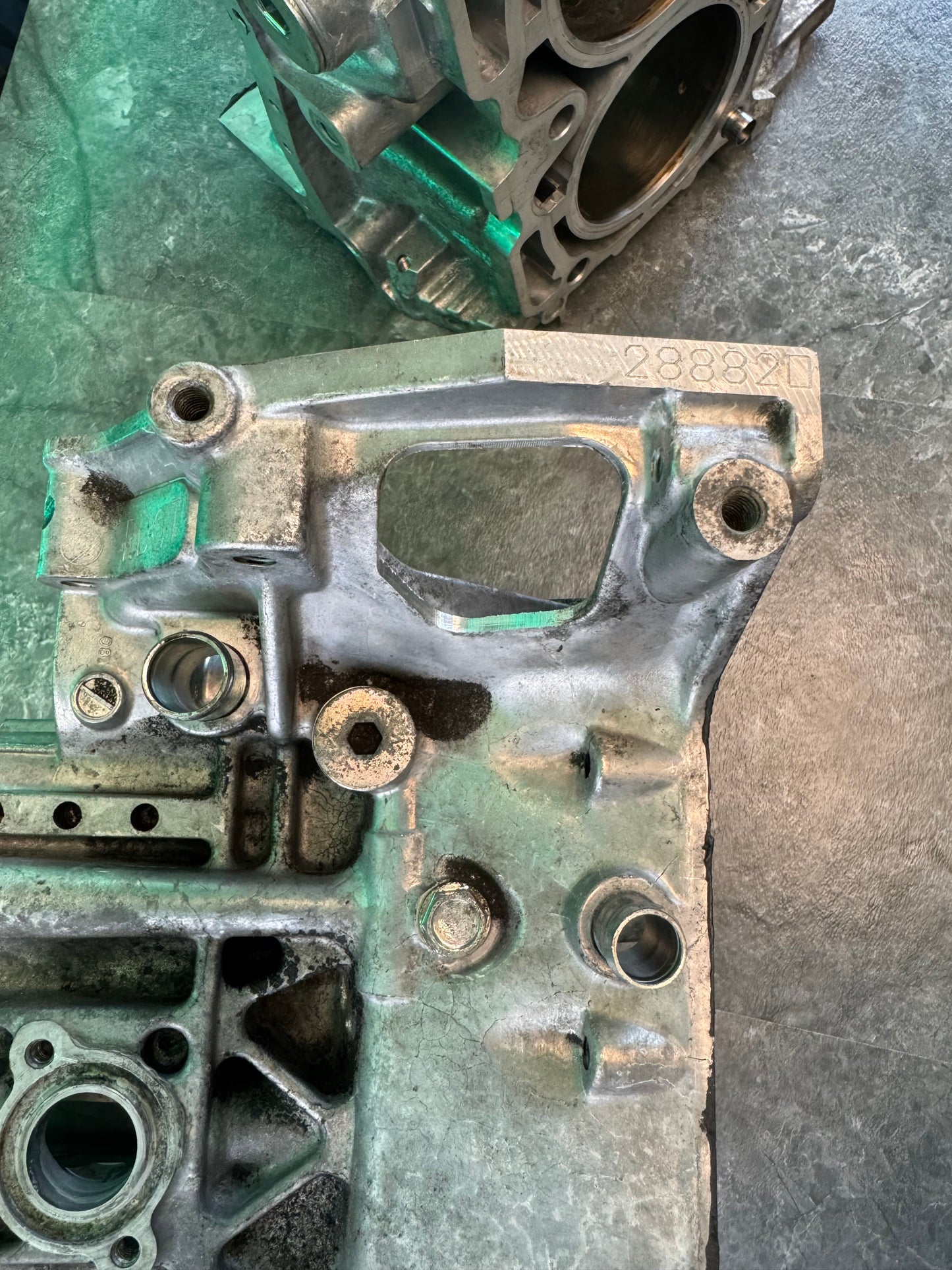 Subaru EJ25 Case Halves Short Block For Core With Bearings And Case Bolts