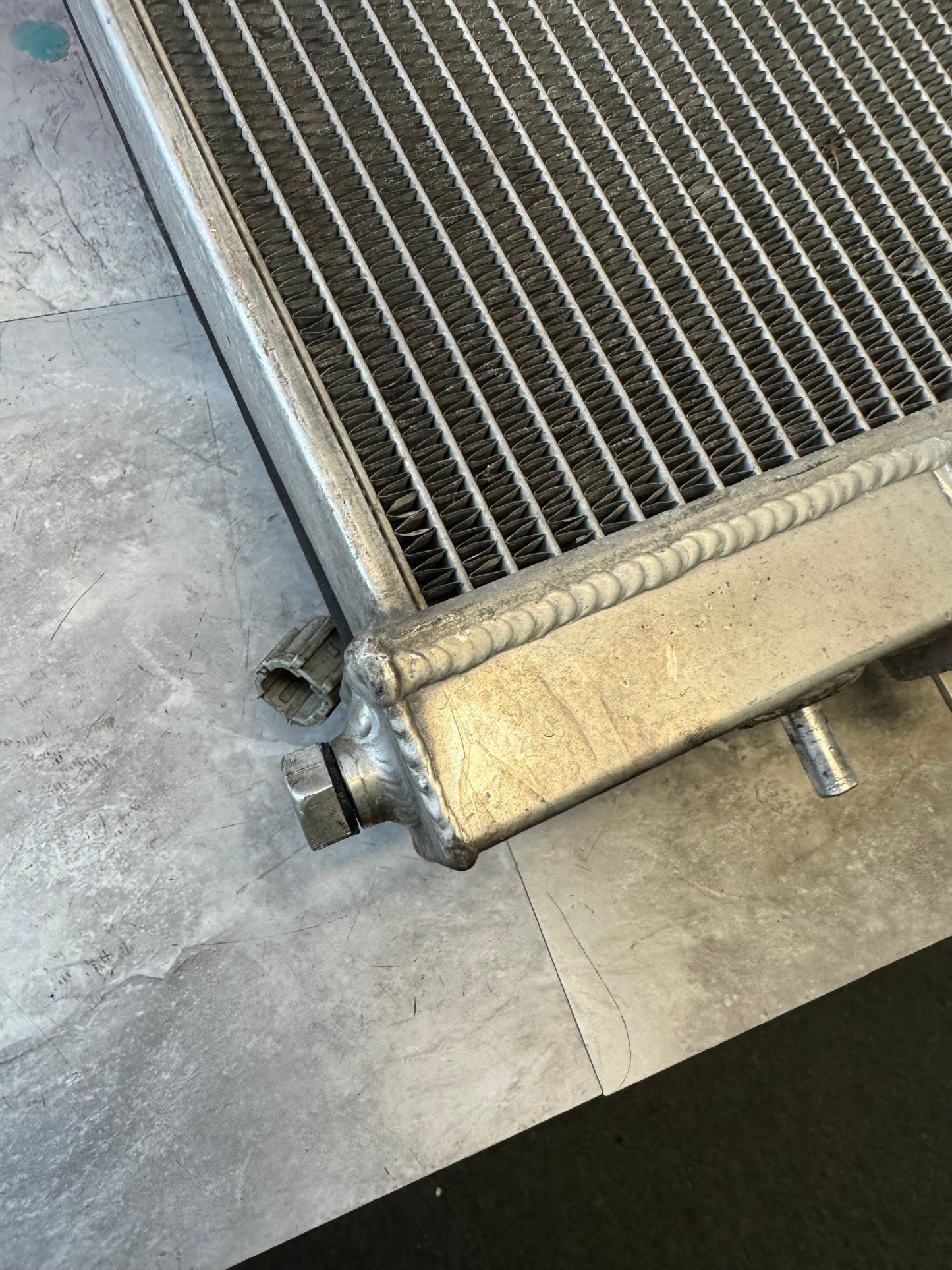 Mishimoto All Aluminum Radiator With Fans And Mishimoto Red Hoses For Subaru 08-14 WRX / 08+ STi