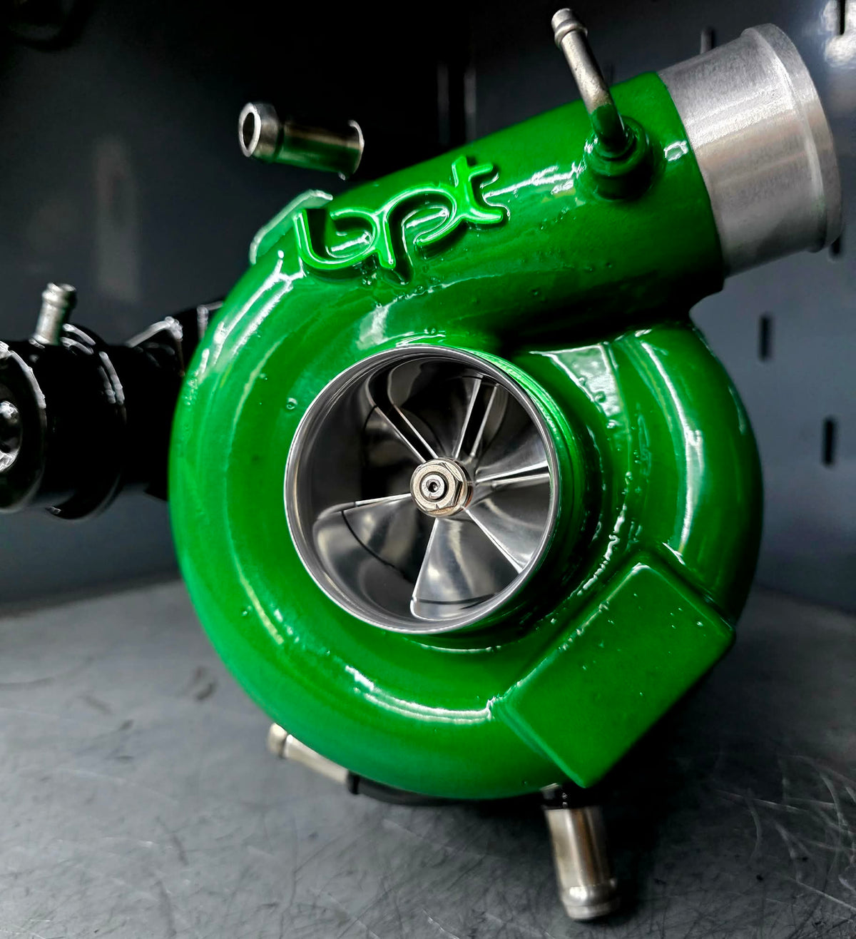 CUSTOM BTP 16 G XT turbo w: 11 blade turbine wheel , 7 CM , 2.5” inlet w/ powder coated cover & 20 G BILLET Compressor wheel