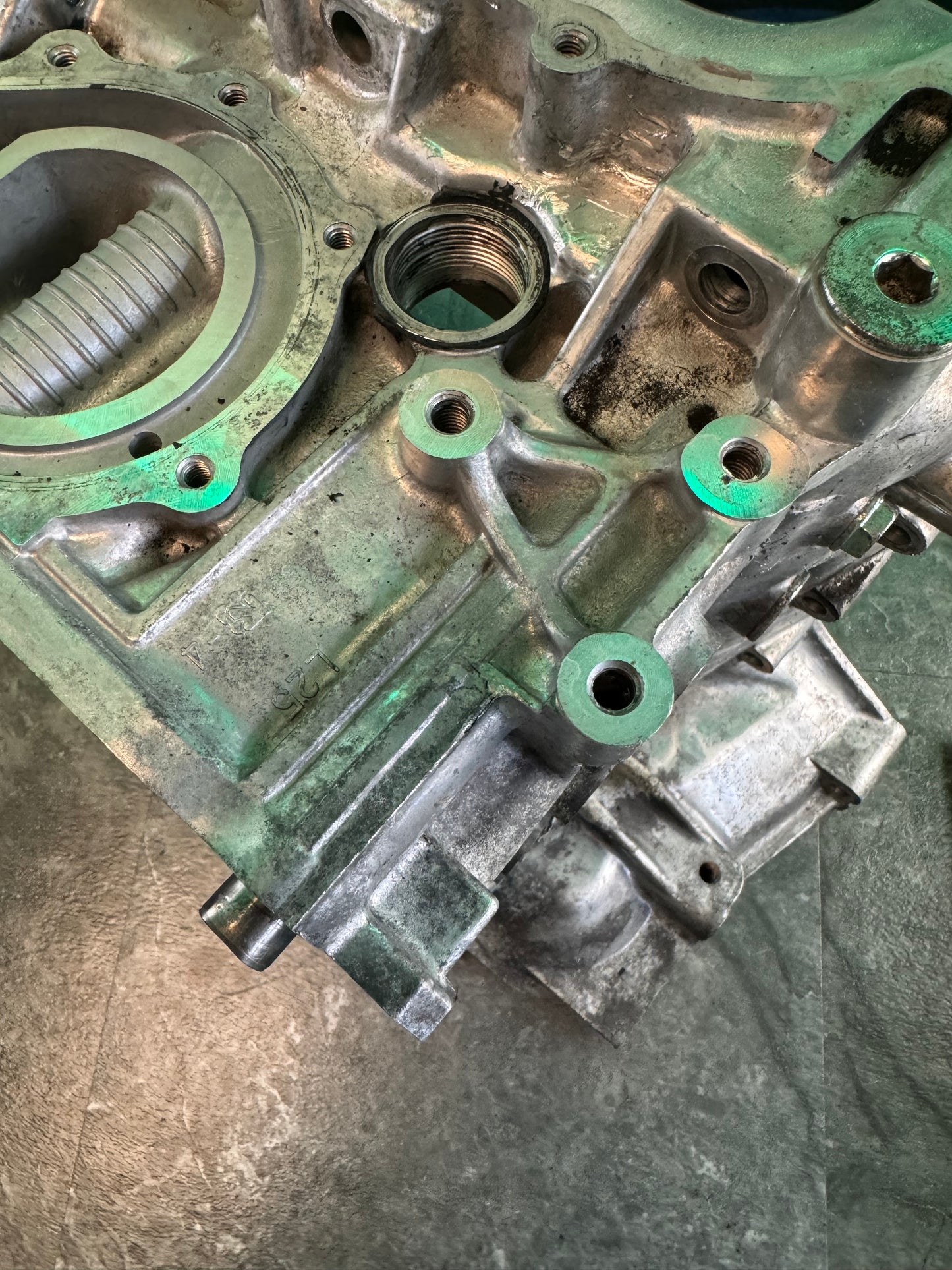 Subaru EJ25 Case Halves Short Block For Core With Bearings And Case Bolts