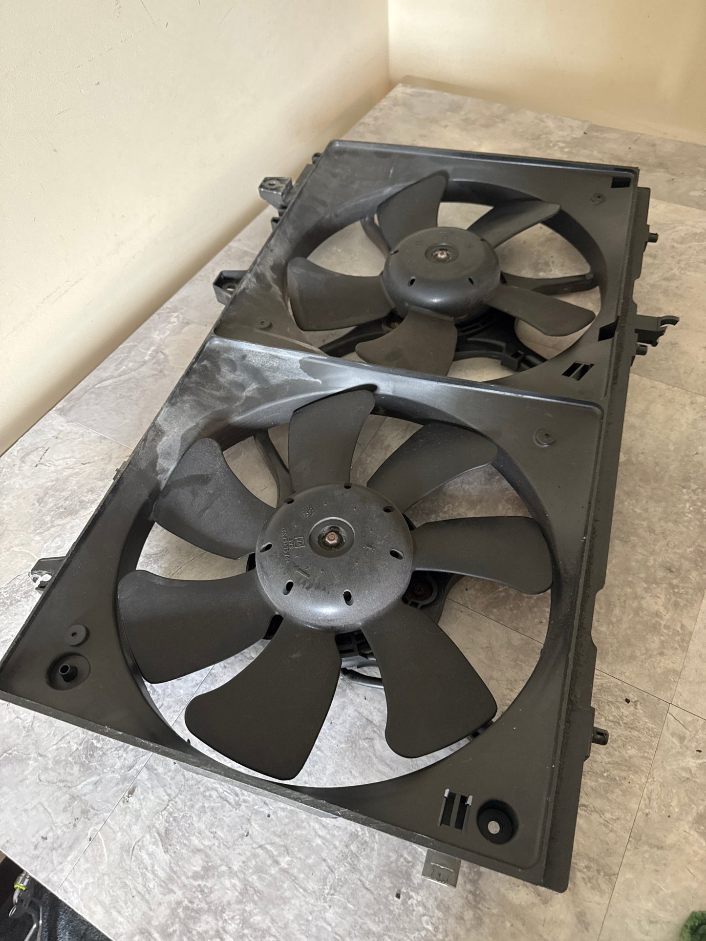 2003-2008 Subaru Forester Turbo Engine Radiator Cooling Fan Shroud Assembly OEM