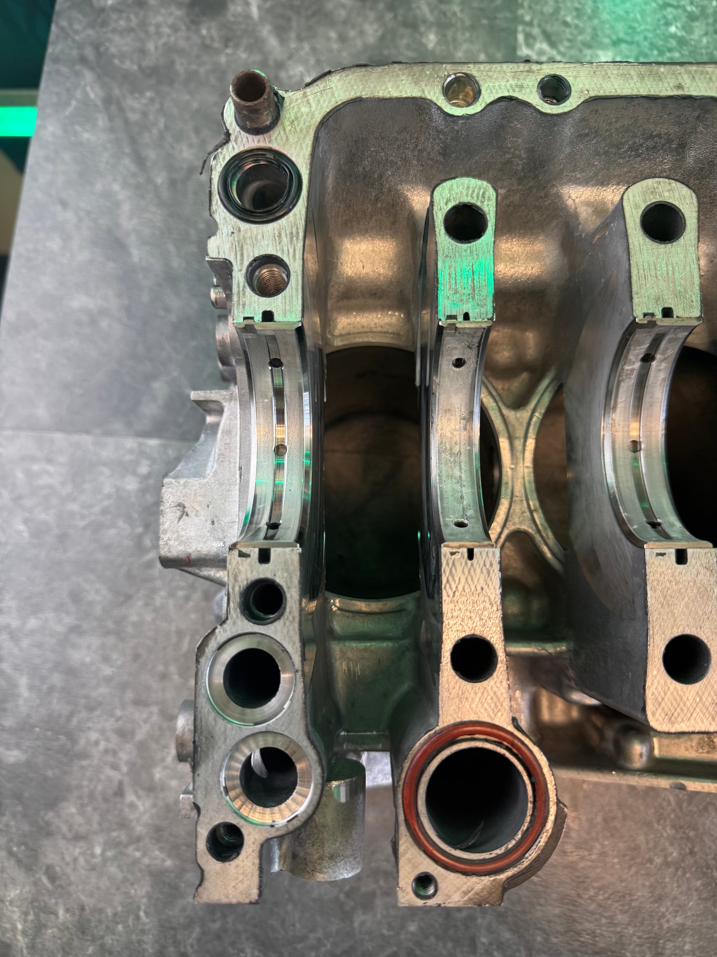 Subaru EJ25 Case Halves Short Block For Core With Bearings And Case Bolts