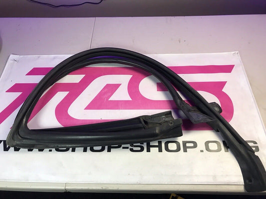2002-2007 Subaru Impreza Sedan Passenger RH Door Trim Seal B Pillar Exterior