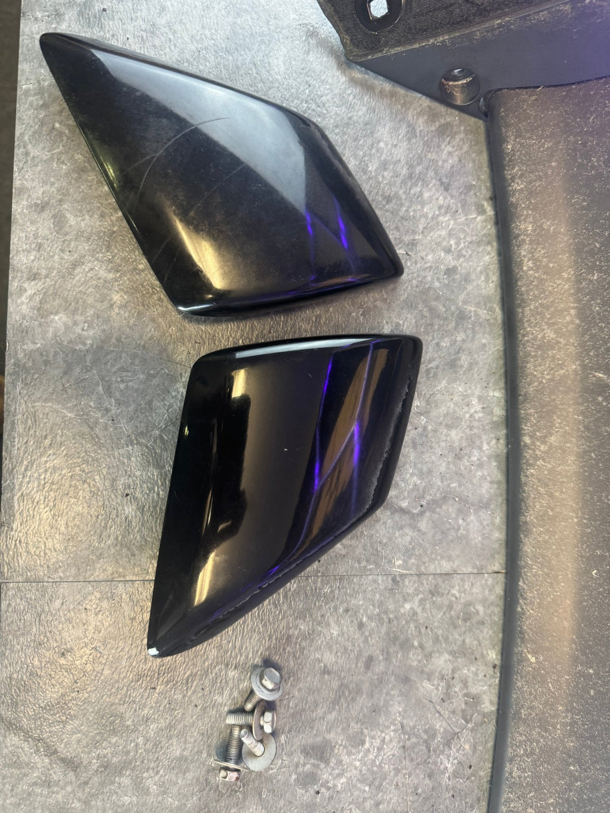 2006-2007 Subaru WRX STi OEM Rear Roof Spoiler Wing Center Spoiler Assembly