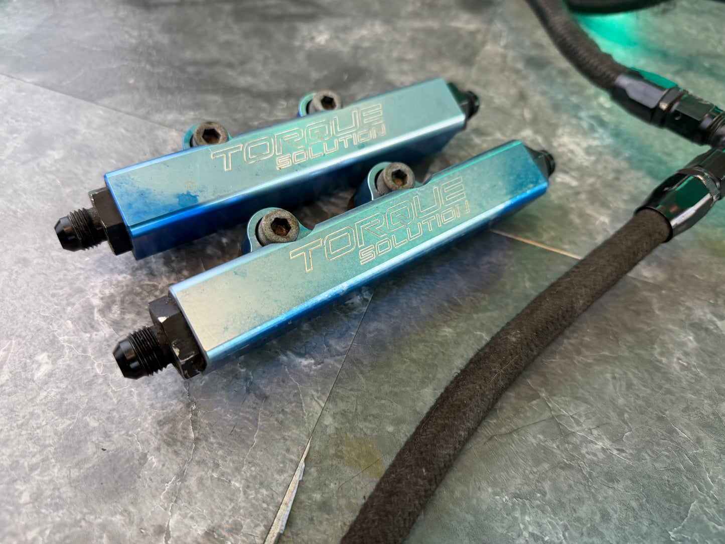 Torque solutions billet top feed fuel rails for Subaru STi & wrx w/ lines and areomotive a 1000 fuel pressure regulator