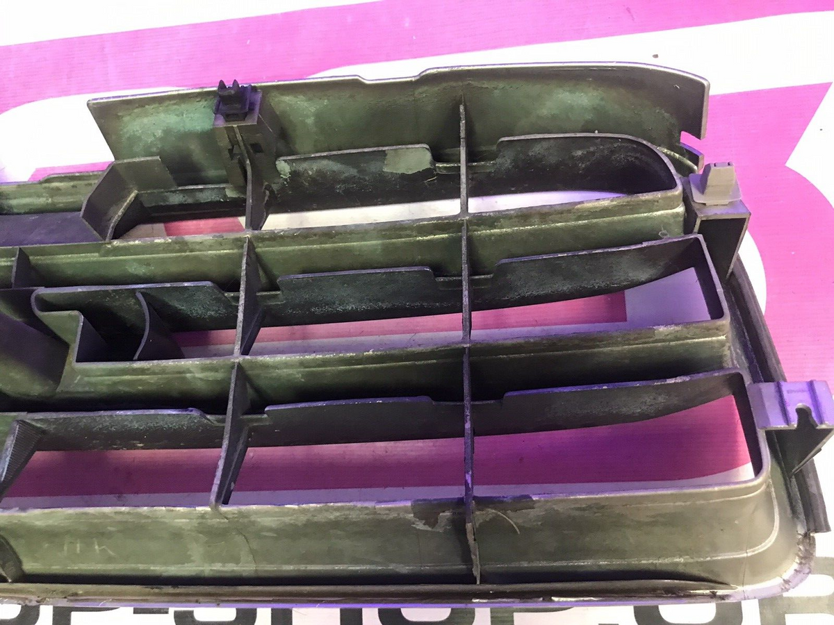 2003-2006 Subaru Forester Front Grille OEM Assembly