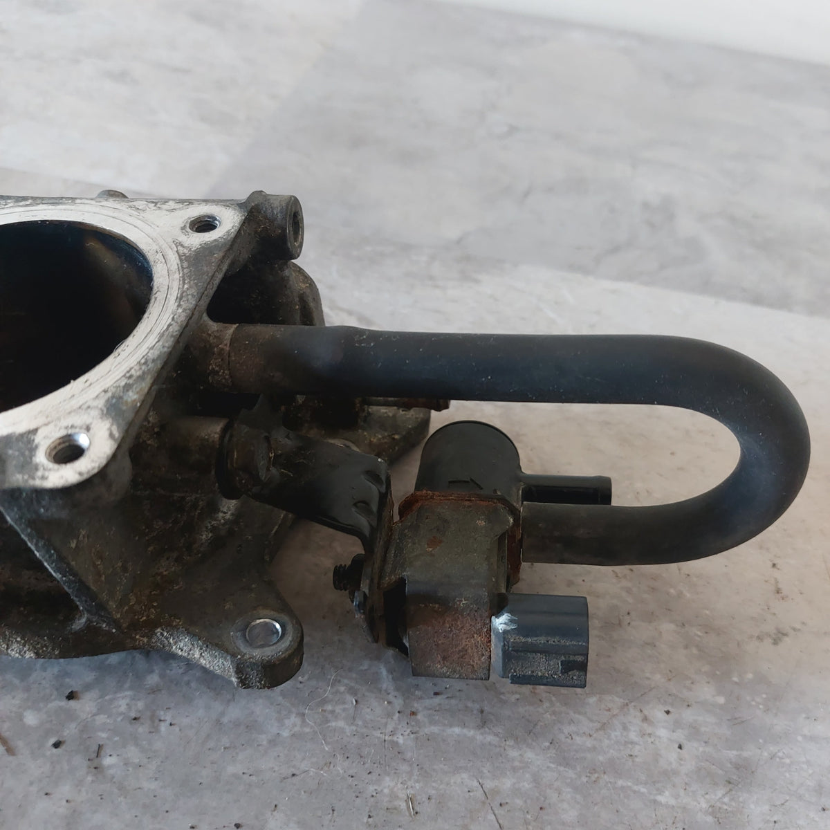 2010-2012 Subaru Legacy OEM 2.5L H4 Engine EGR Valve Control Housing