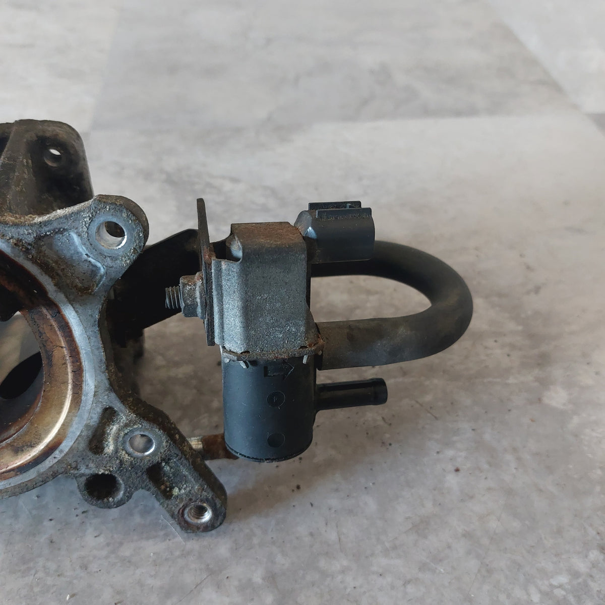 2010-2012 Subaru Legacy OEM 2.5L H4 Engine EGR Valve Control Housing
