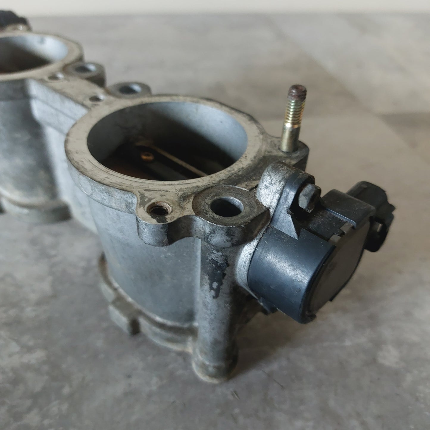 OEM 2004-2007 Subaru Impreza WRX RH Pass Side TGV Top Feed 14011AB361