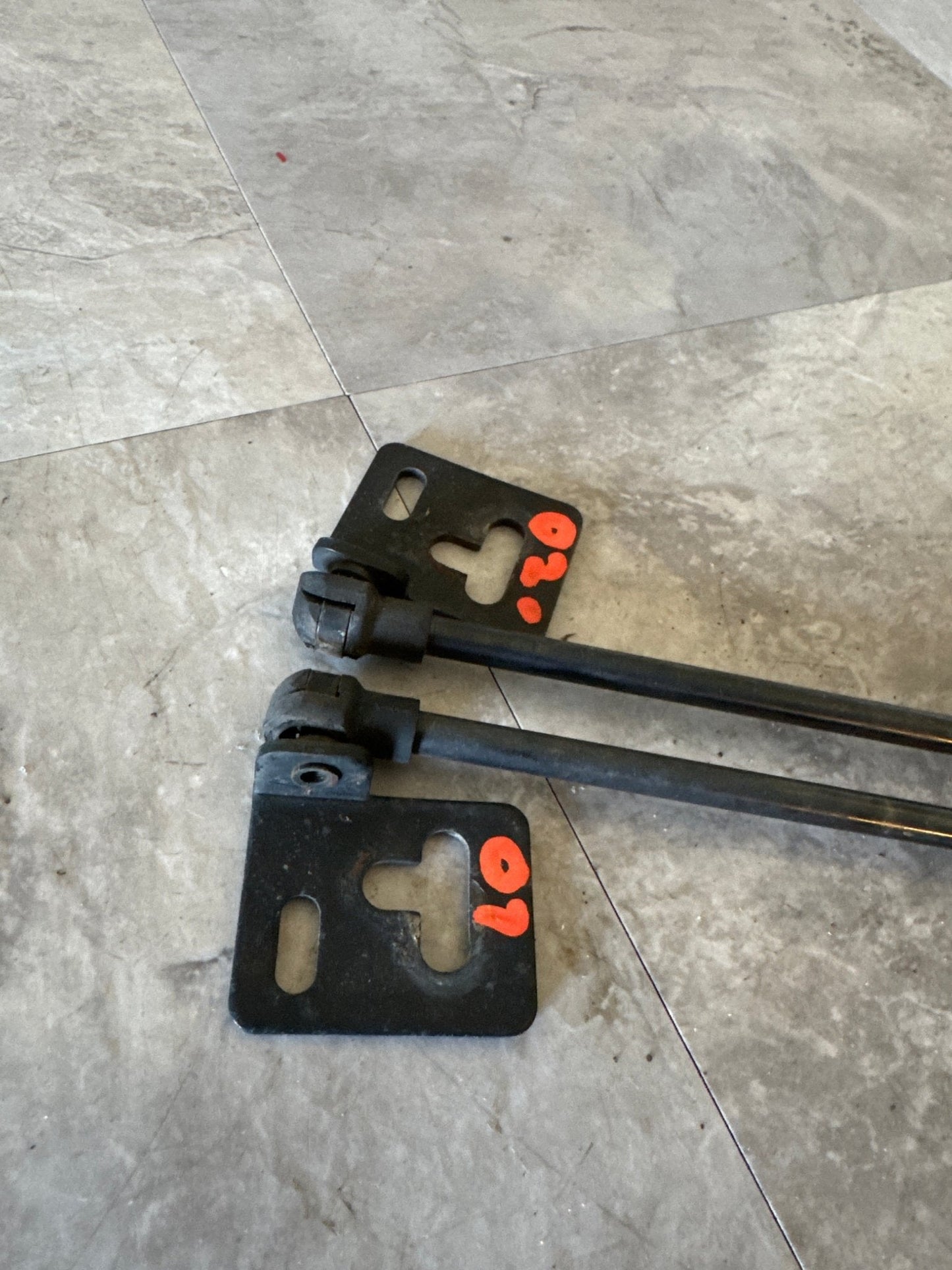 P2M SUBARU WRX / STI (GDA/GDB) 2002-07 CARBON HOOD DAMPER STRUTS