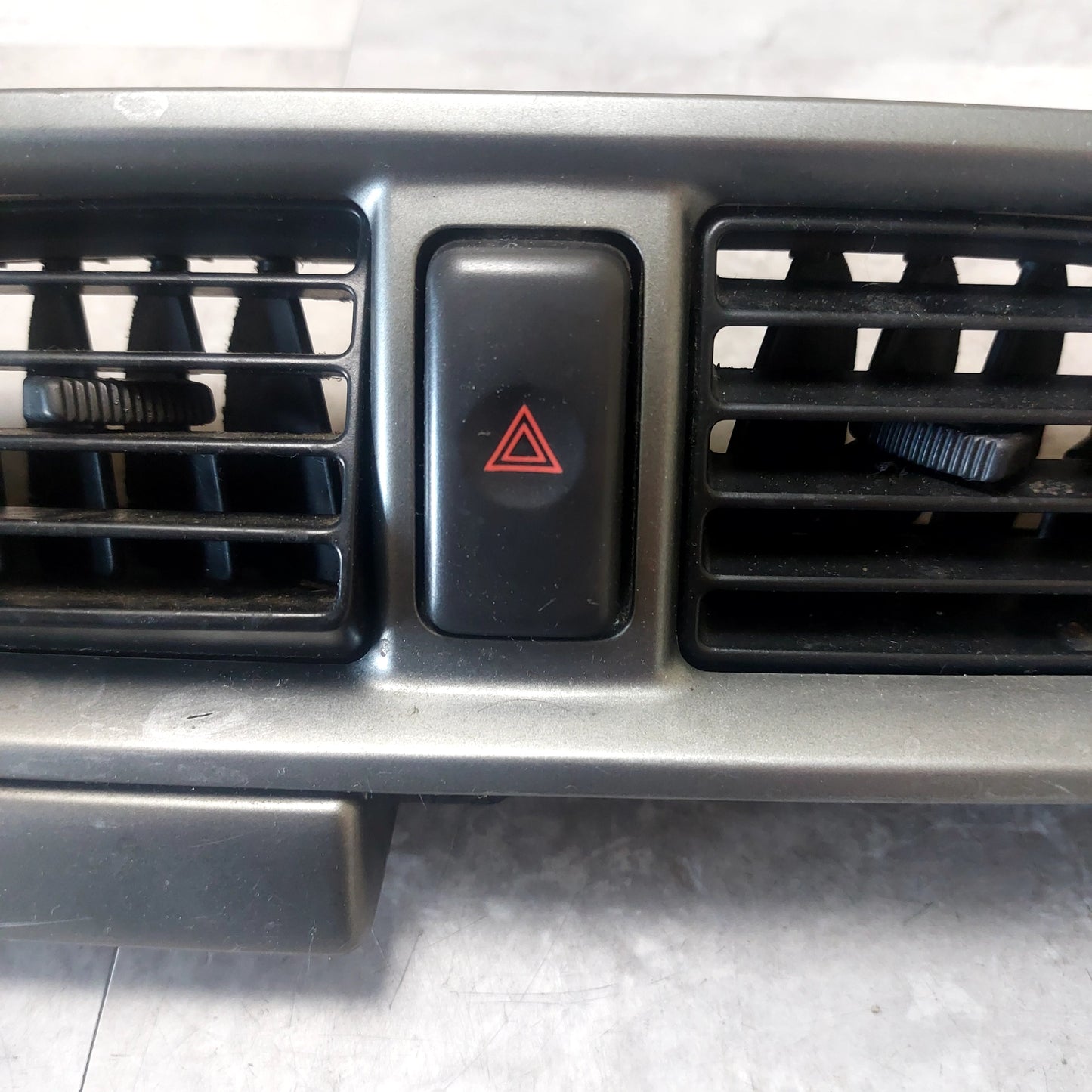02-04 SUBARU IMPREZA WRX STi CENTER VENT CENTER DASH VENT AC HEATER OEM