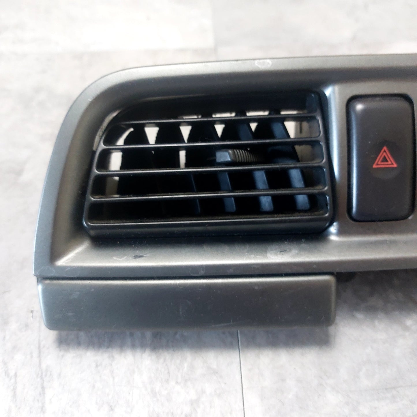 02-04 SUBARU IMPREZA WRX STi CENTER VENT CENTER DASH VENT AC HEATER OEM