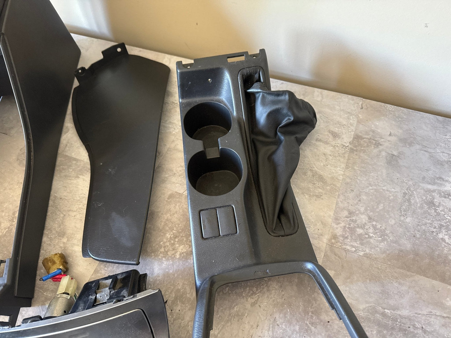 05-07 2005-2007 SUBARU WRX STI CENTER CONSOLE SHIFTER TRIM E BRAKE SWAP 6MT OEM