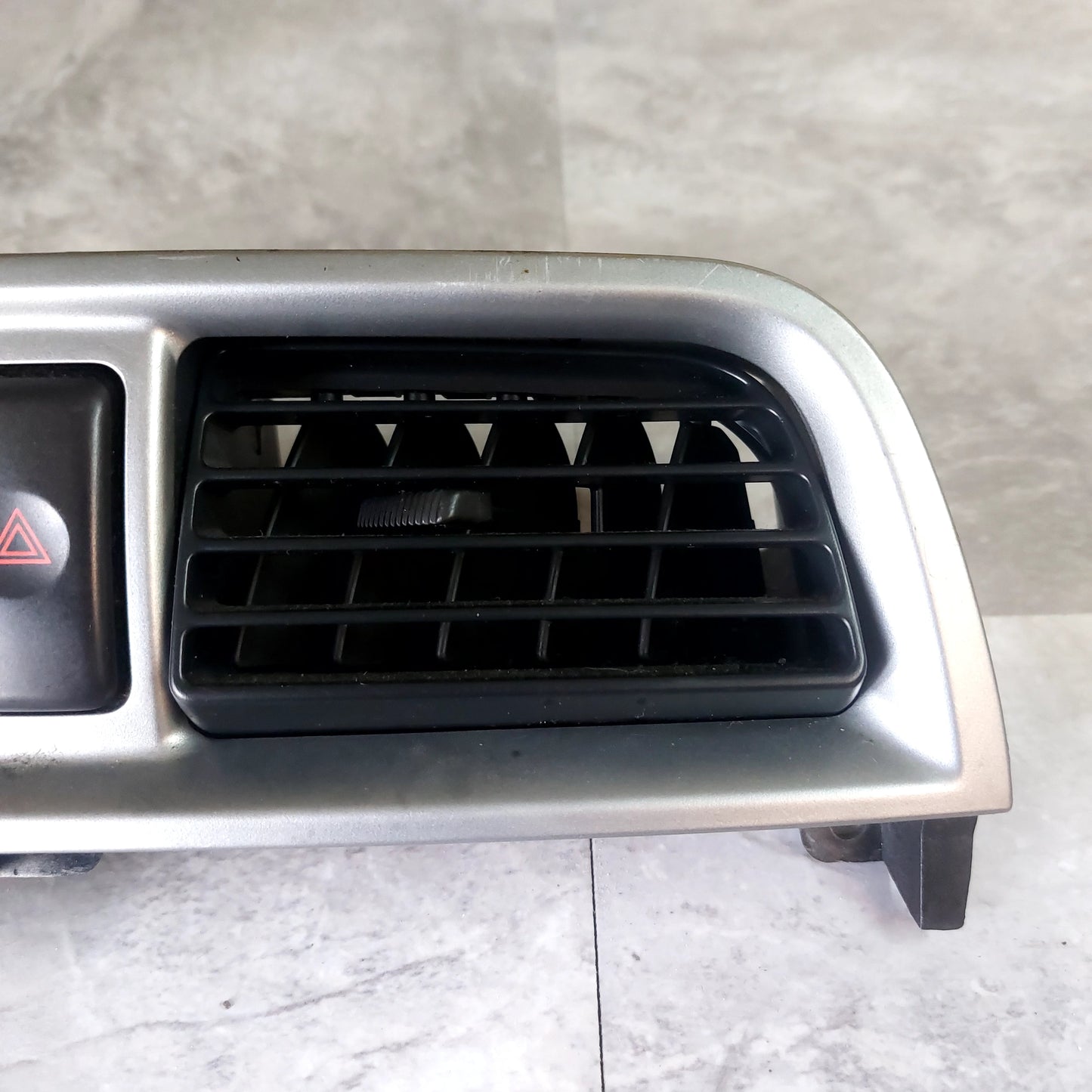 02-04 SUBARU IMPREZA WRX STi CENTER VENT CENTER DASH VENT AC HEATER OEM