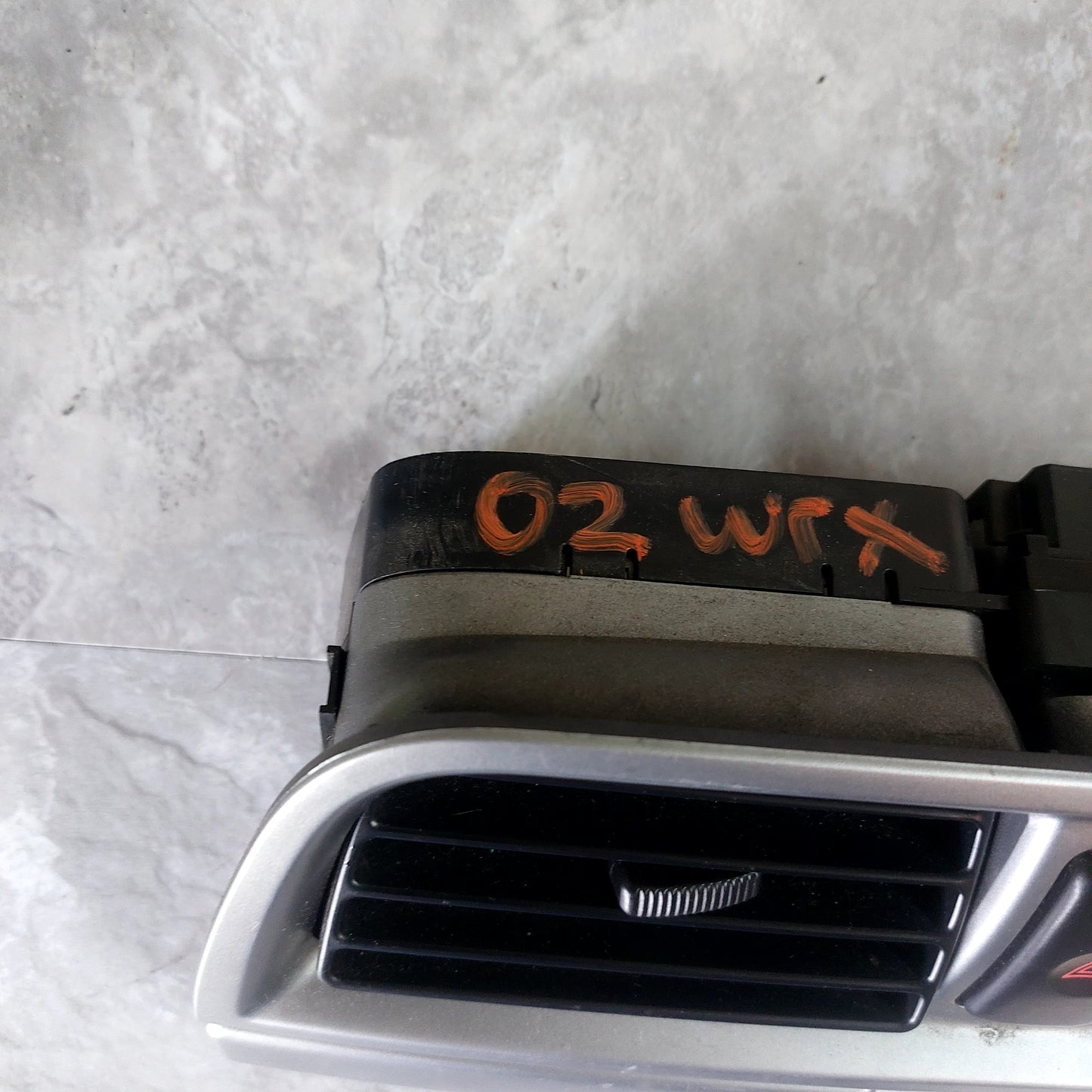 02-04 SUBARU IMPREZA WRX STi CENTER VENT CENTER DASH VENT AC HEATER OEM