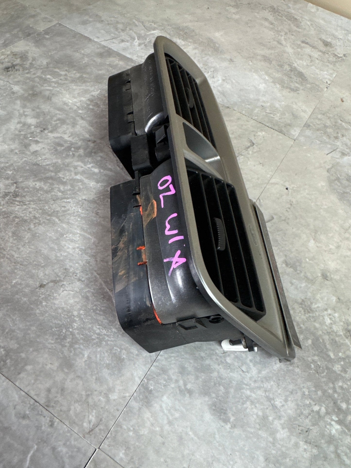 02-04 SUBARU IMPREZA WRX STi CENTER VENT CENTER DASH VENT AC HEATER OEM w STICKER