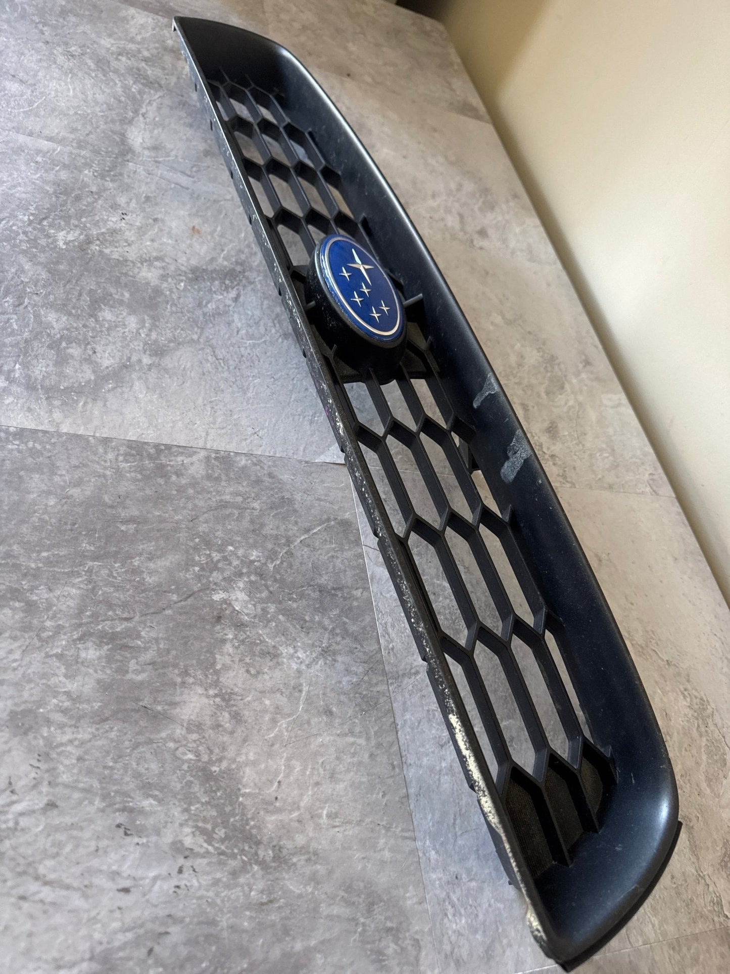 2002-2003 Subaru Impreza Sedan Grille Grill 91121FE000 w/ Blue Emblem
