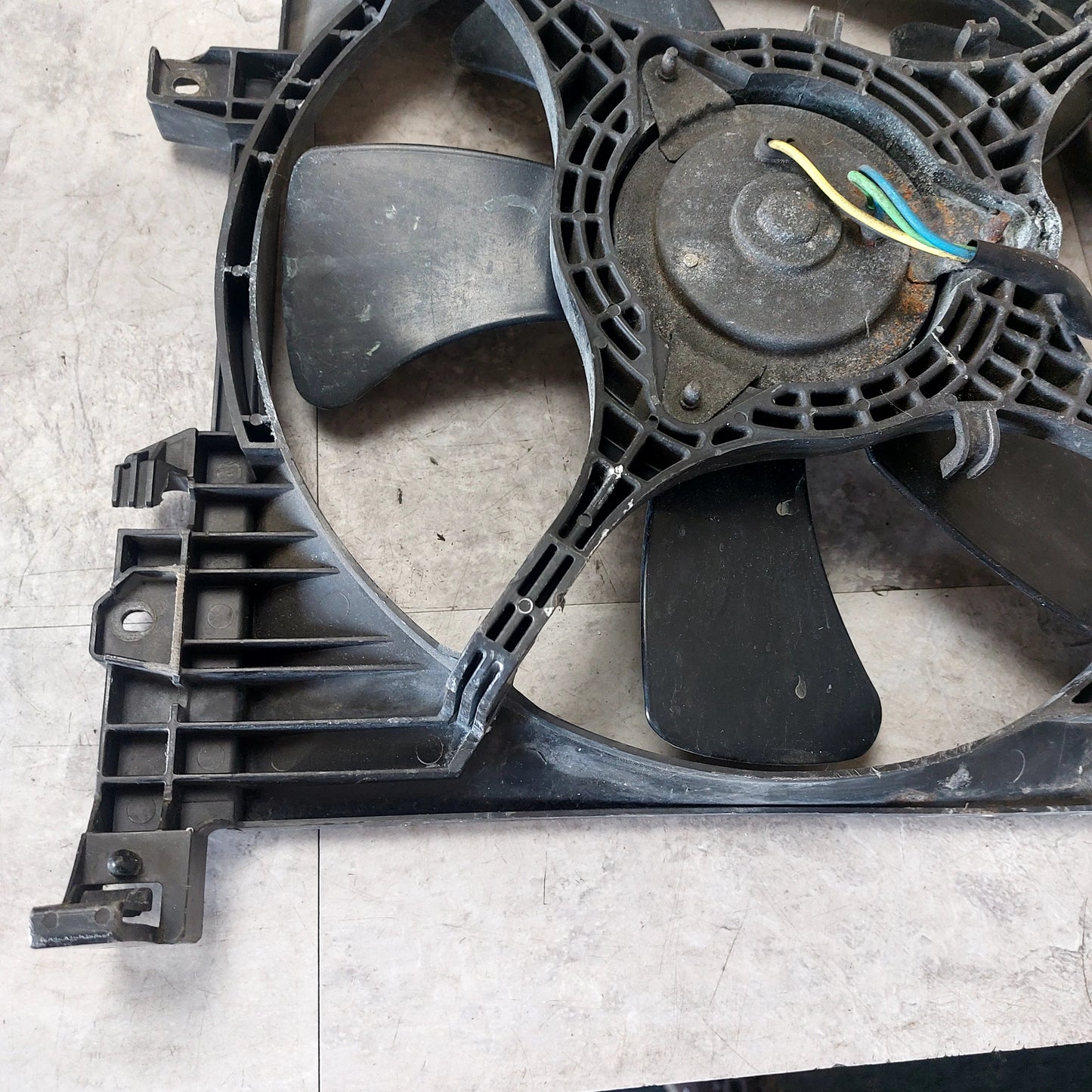 2004-2007 SUBARU WRX & STI RADIATOR COOLING FAN ASSEMBLY OEM