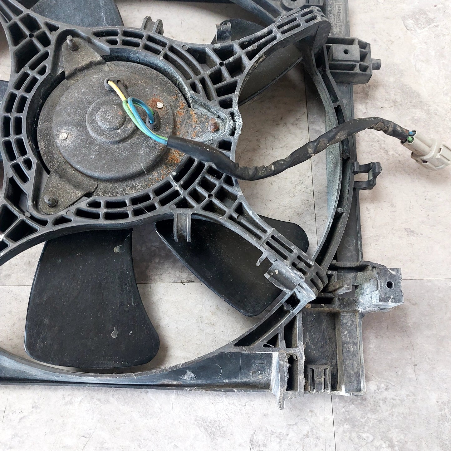 2004-2007 SUBARU WRX & STI RADIATOR COOLING FAN ASSEMBLY OEM