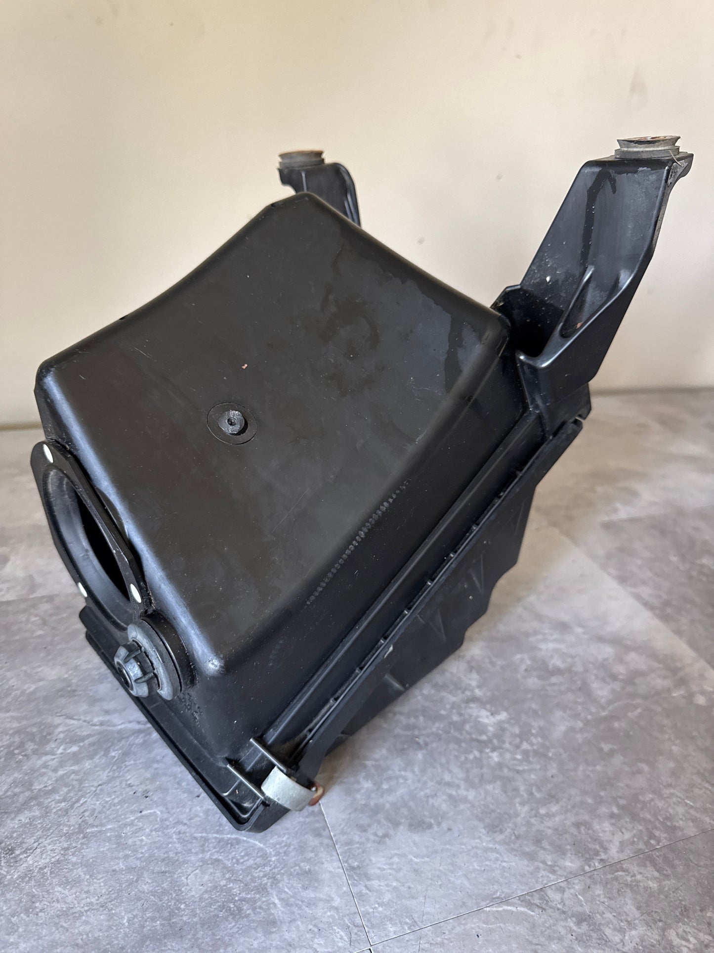 2004-2007 SUBARU WRX STI UPPER & LOWER OEM AIR INTAKE BOX EJ257