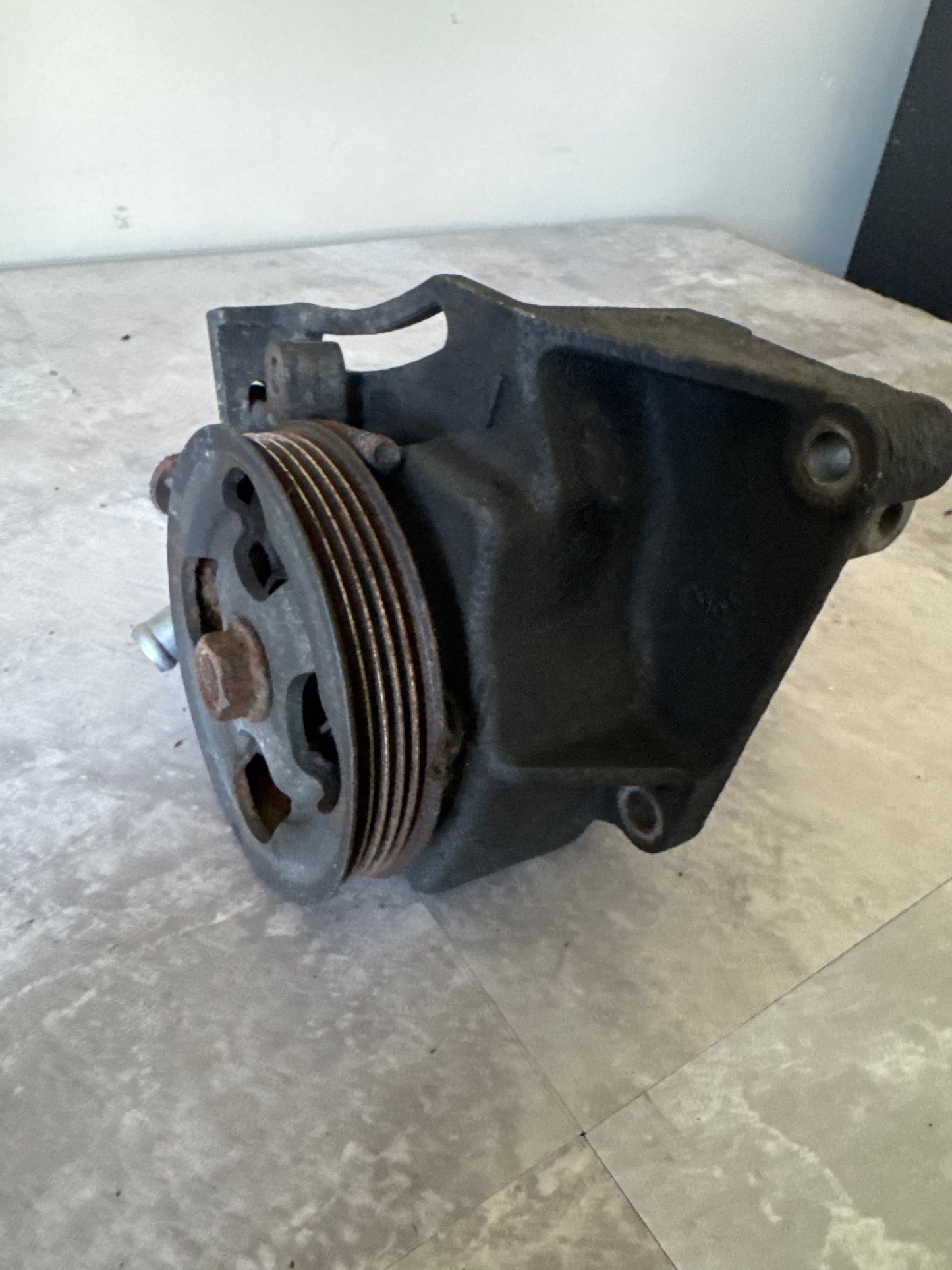 OEM 2004-2007 Subaru Impreza WRX STi Power Steering Pump Assy 34430FE042 w/ Mount