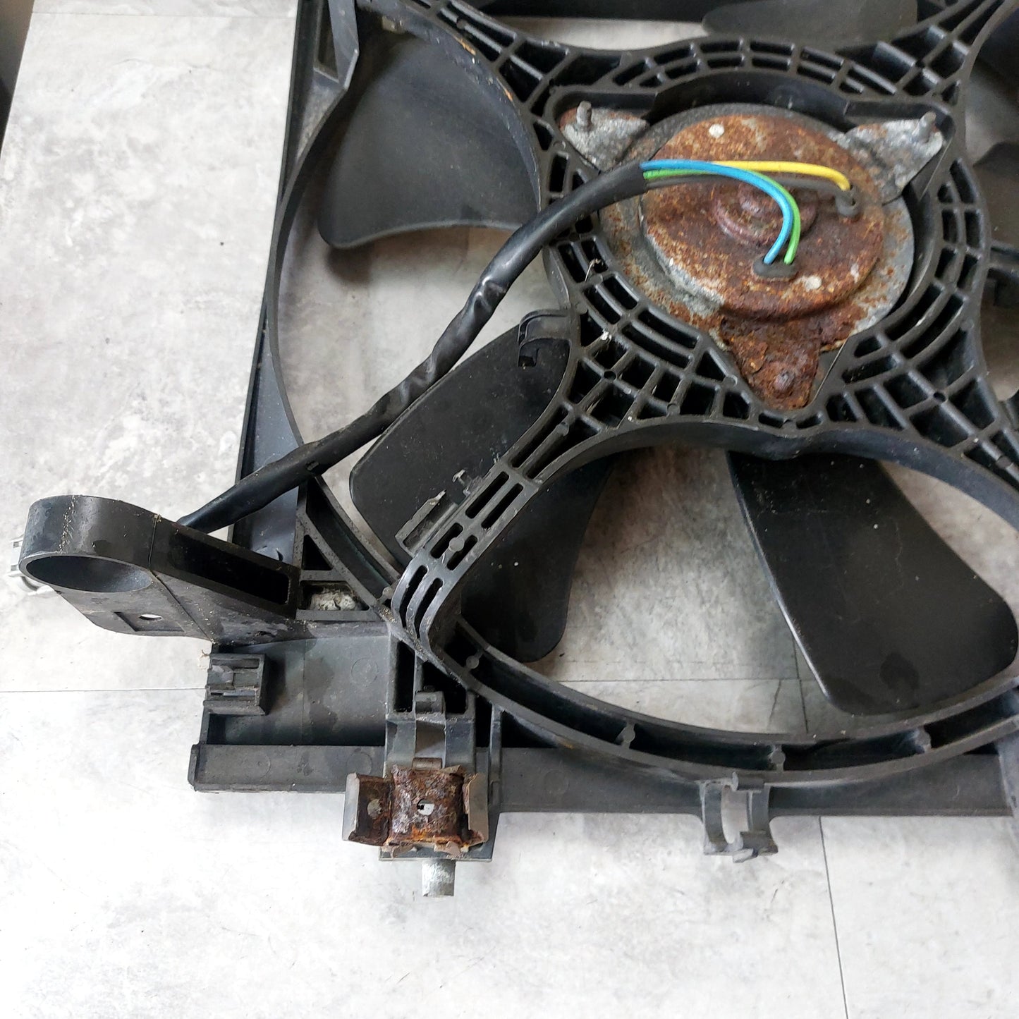 2004-2007 SUBARU WRX & STI RADIATOR COOLING FAN ASSEMBLY OEM