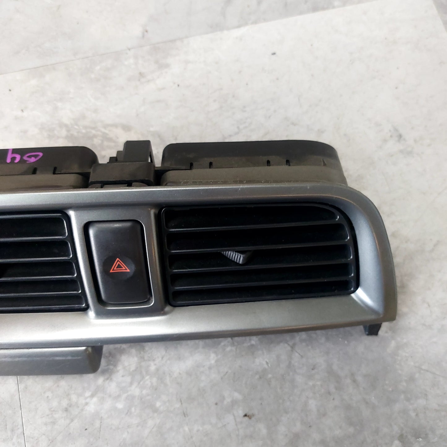 02-04 SUBARU IMPREZA WRX STi CENTER VENT CENTER DASH VENT AC HEATER OEM