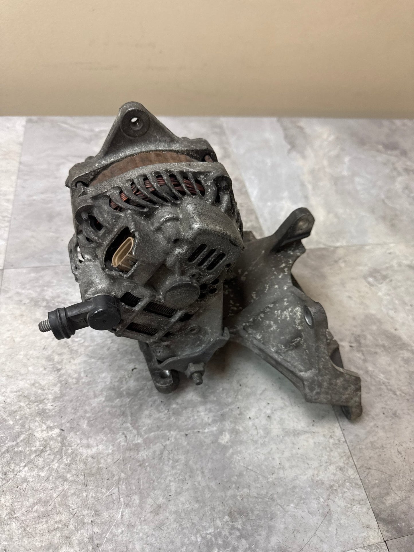 2004-2007 Subaru Impreza WRX STi Alternator (04 STi w/ Mount)