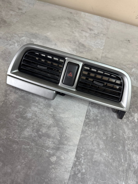 02-04 SUBARU IMPREZA WRX STi CENTER VENT CENTER DASH VENT AC HEATER OEM (1)