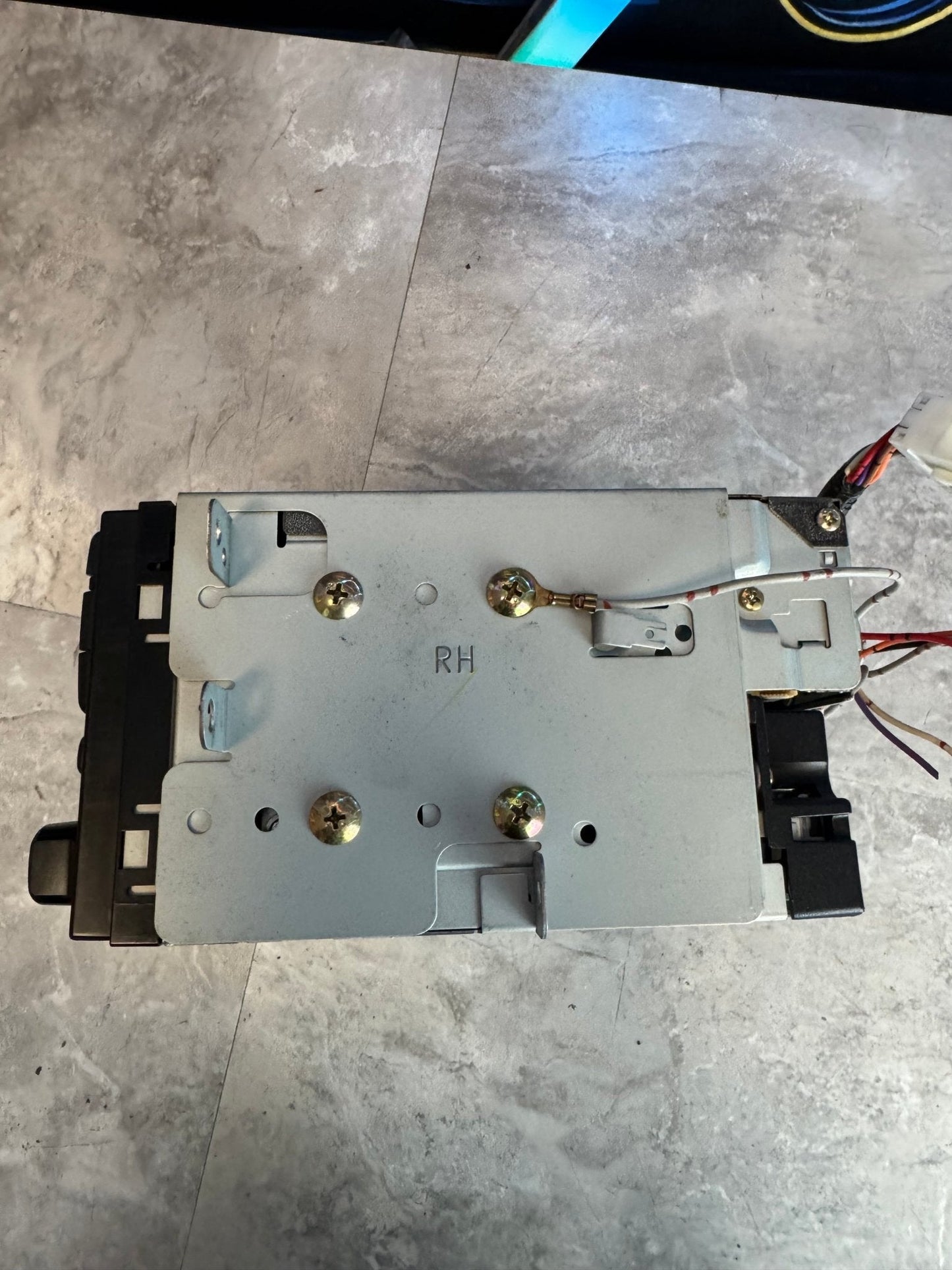 Subaru OEM 01-04 Subaru Impreza WRX/Forester 6 Disc Radio Control Unit Stereo Deck