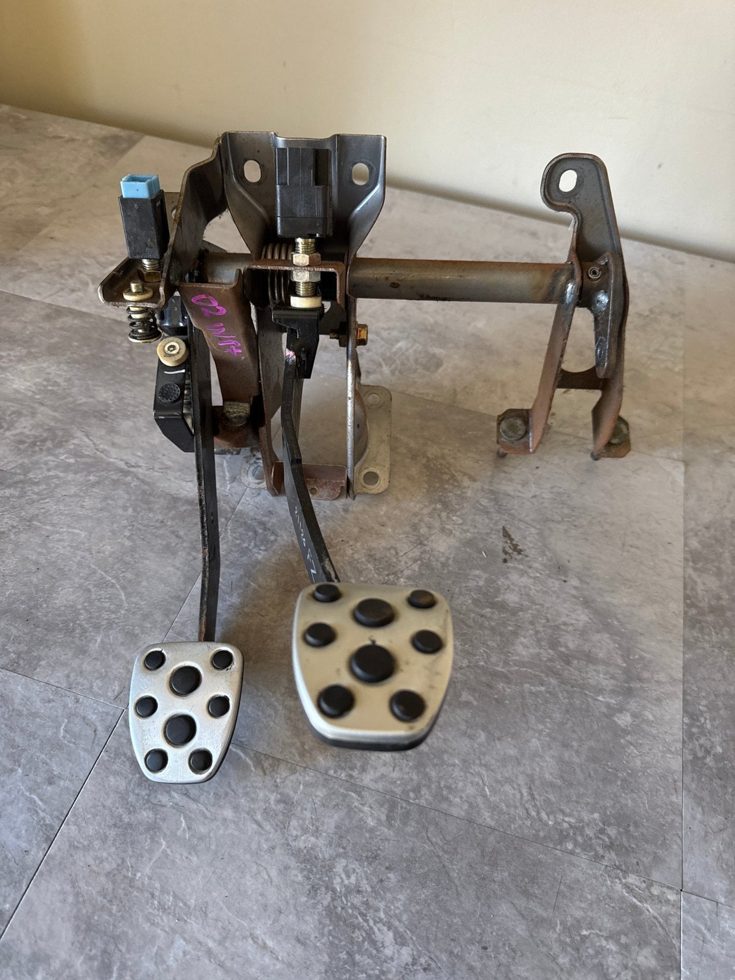 04-06 SUBARU IMPREZA WRX STi MANUAL CLUTCH & BRAKE PEDAL (04 WRX)