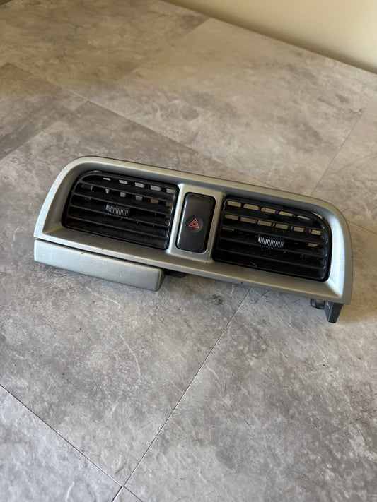 02-04 SUBARU IMPREZA WRX STi CENTER VENT CENTER DASH VENT AC HEATER OEM (02 WRX)