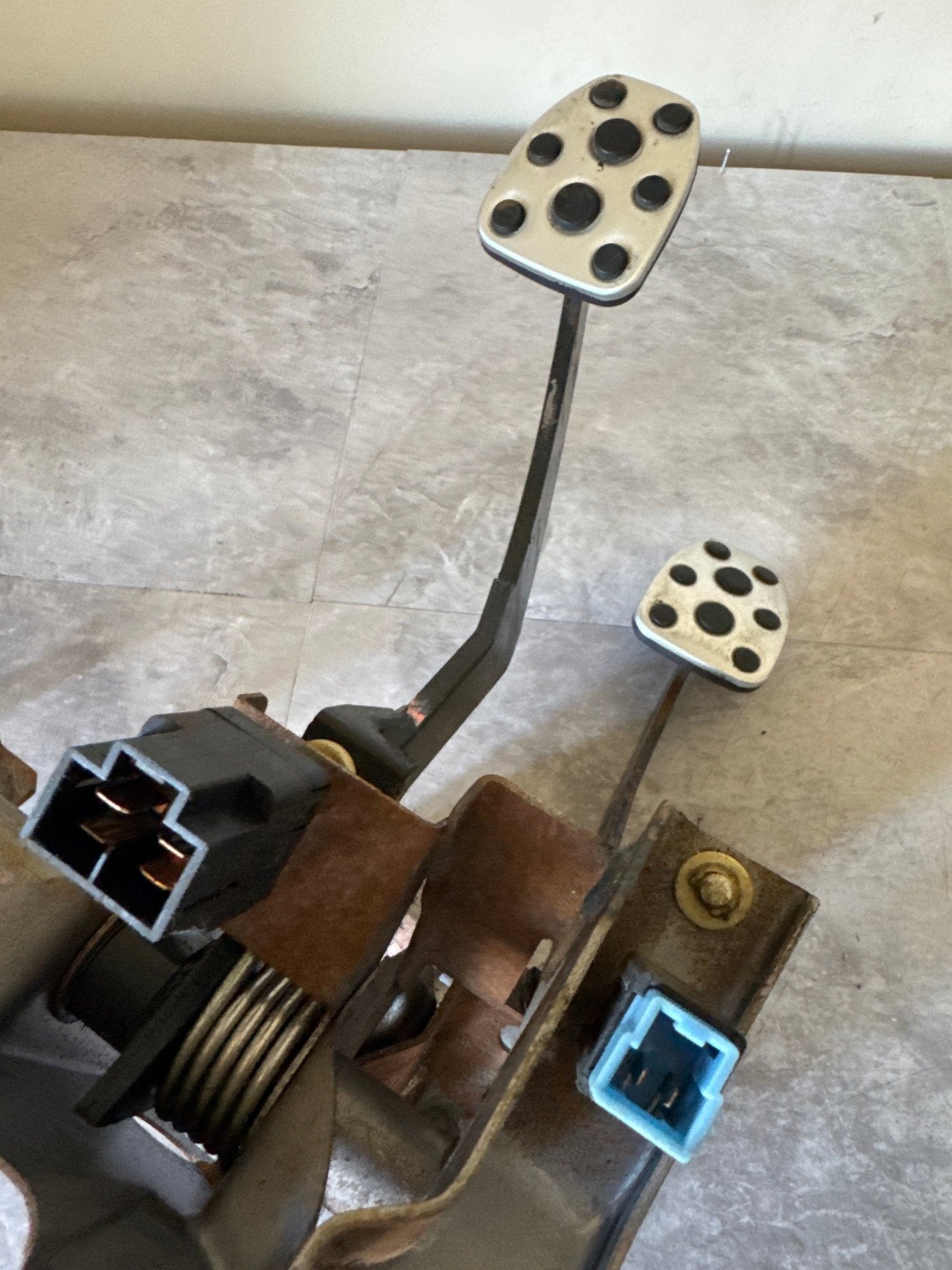 04-06 SUBARU IMPREZA WRX STi MANUAL CLUTCH & BRAKE PEDAL (04 WRX)