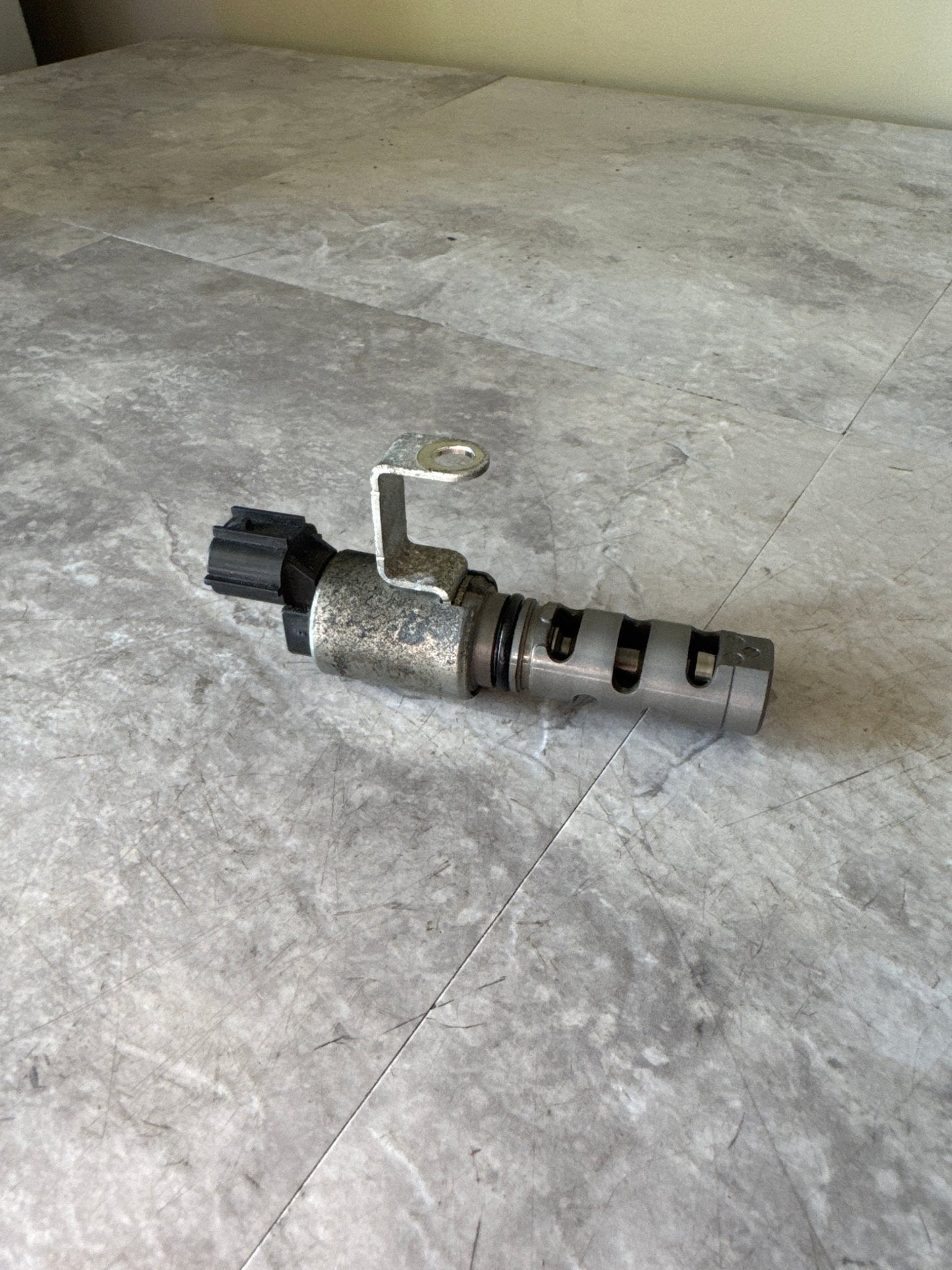 2004-2014 Subaru WRX STI AVCS Solenoid Oil Valve 04-14 (2)