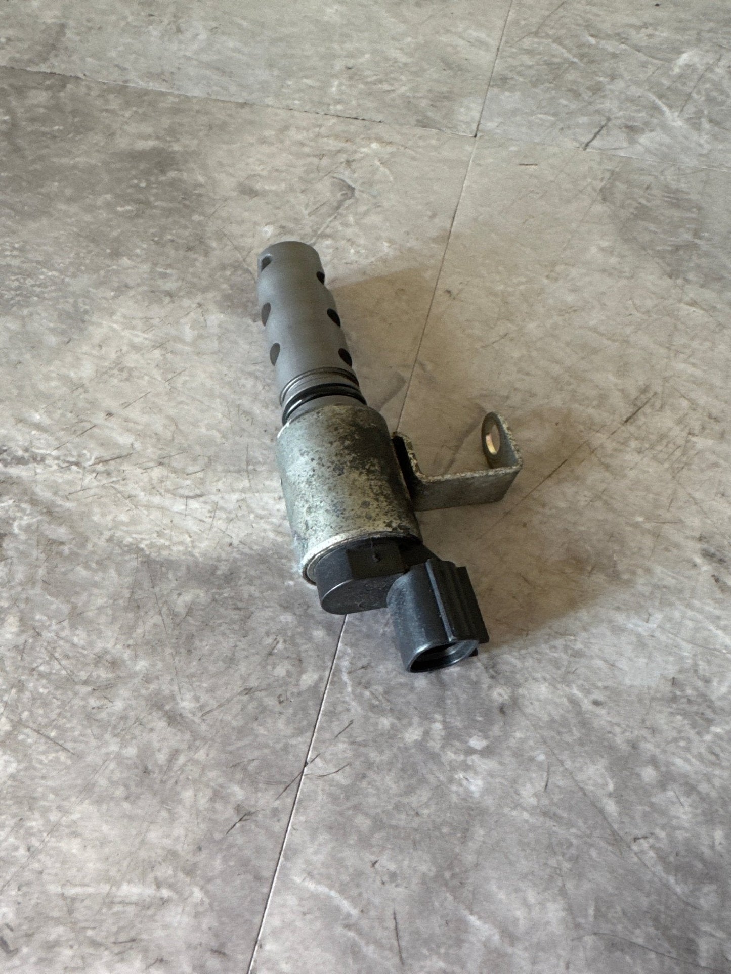 2004-2014 Subaru WRX STI AVCS Solenoid Oil Valve 04-14 (2)