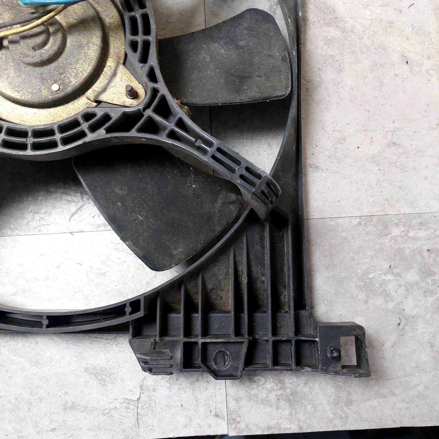 2004-2007 SUBARU WRX & STI RADIATOR COOLING FAN ASSEMBLY OEM