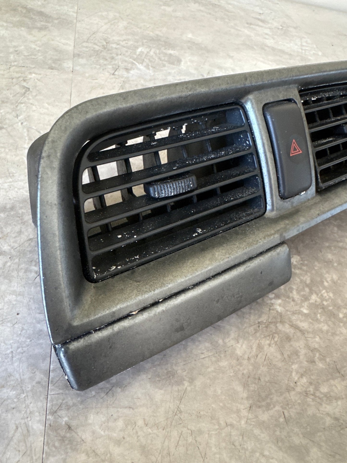 02-04 SUBARU IMPREZA WRX STi CENTER VENT CENTER DASH VENT AC HEATER OEM (04 STi)