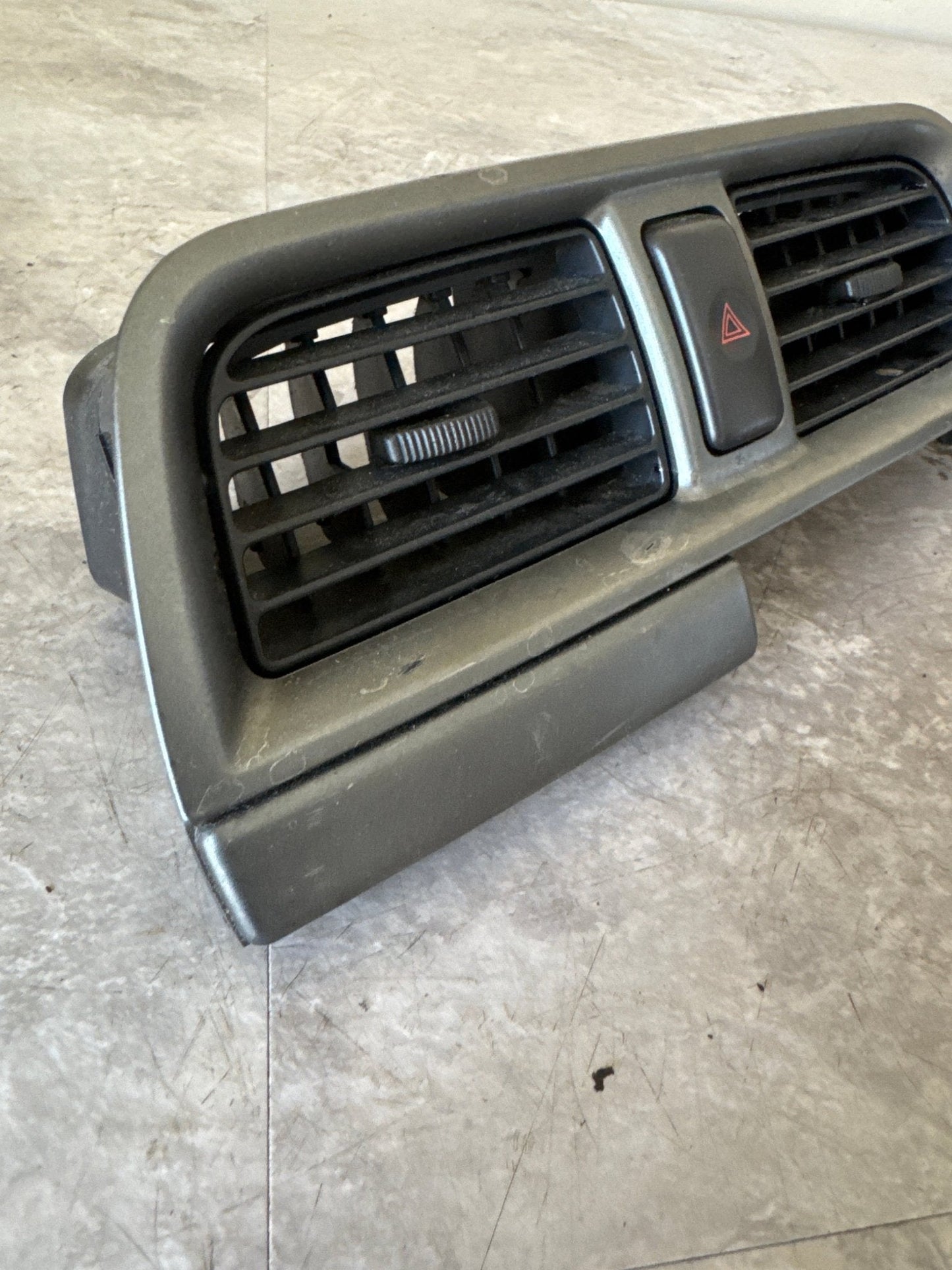 02-04 SUBARU IMPREZA WRX STi CENTER VENT CENTER DASH VENT AC HEATER OEM (04 WRX)