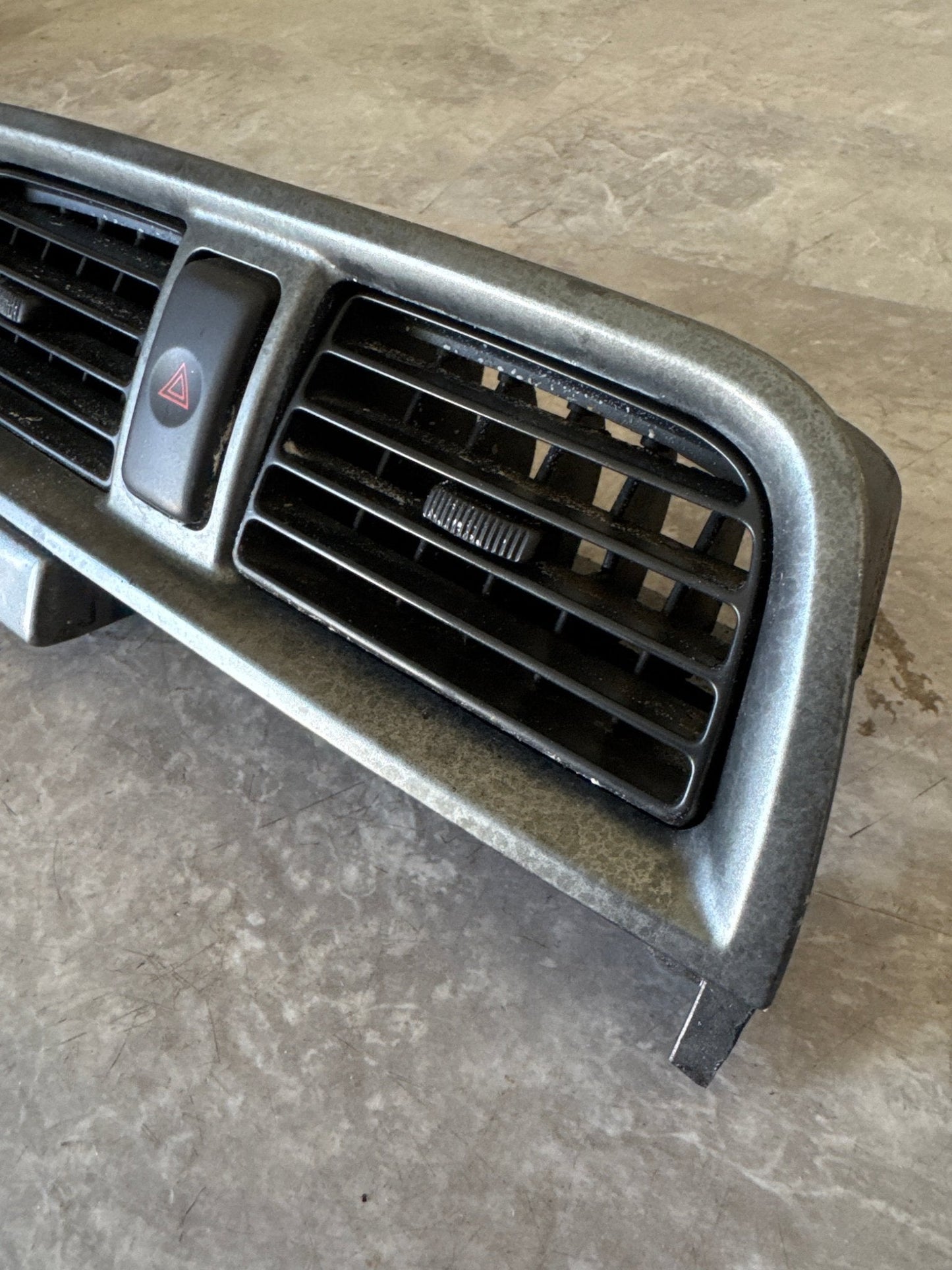 02-04 SUBARU IMPREZA WRX STi CENTER VENT CENTER DASH VENT AC HEATER OEM (04 STi)