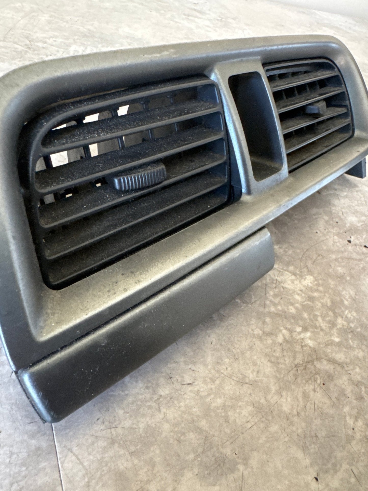 02-04 SUBARU IMPREZA WRX STi CENTER VENT CENTER DASH VENT AC HEATER OEM (No Hazard Button)