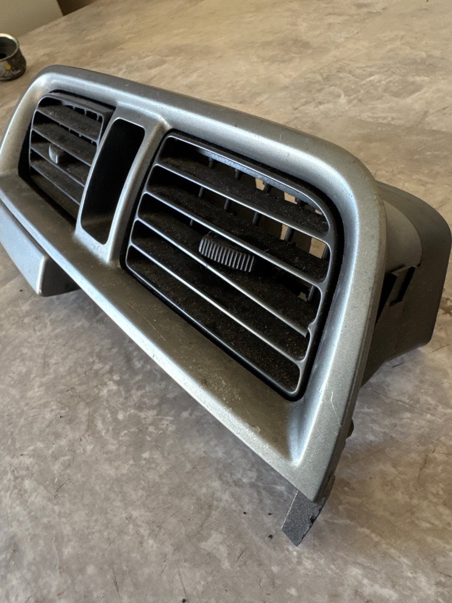 02-04 SUBARU IMPREZA WRX STi CENTER VENT CENTER DASH VENT AC HEATER OEM (No Hazard Button)