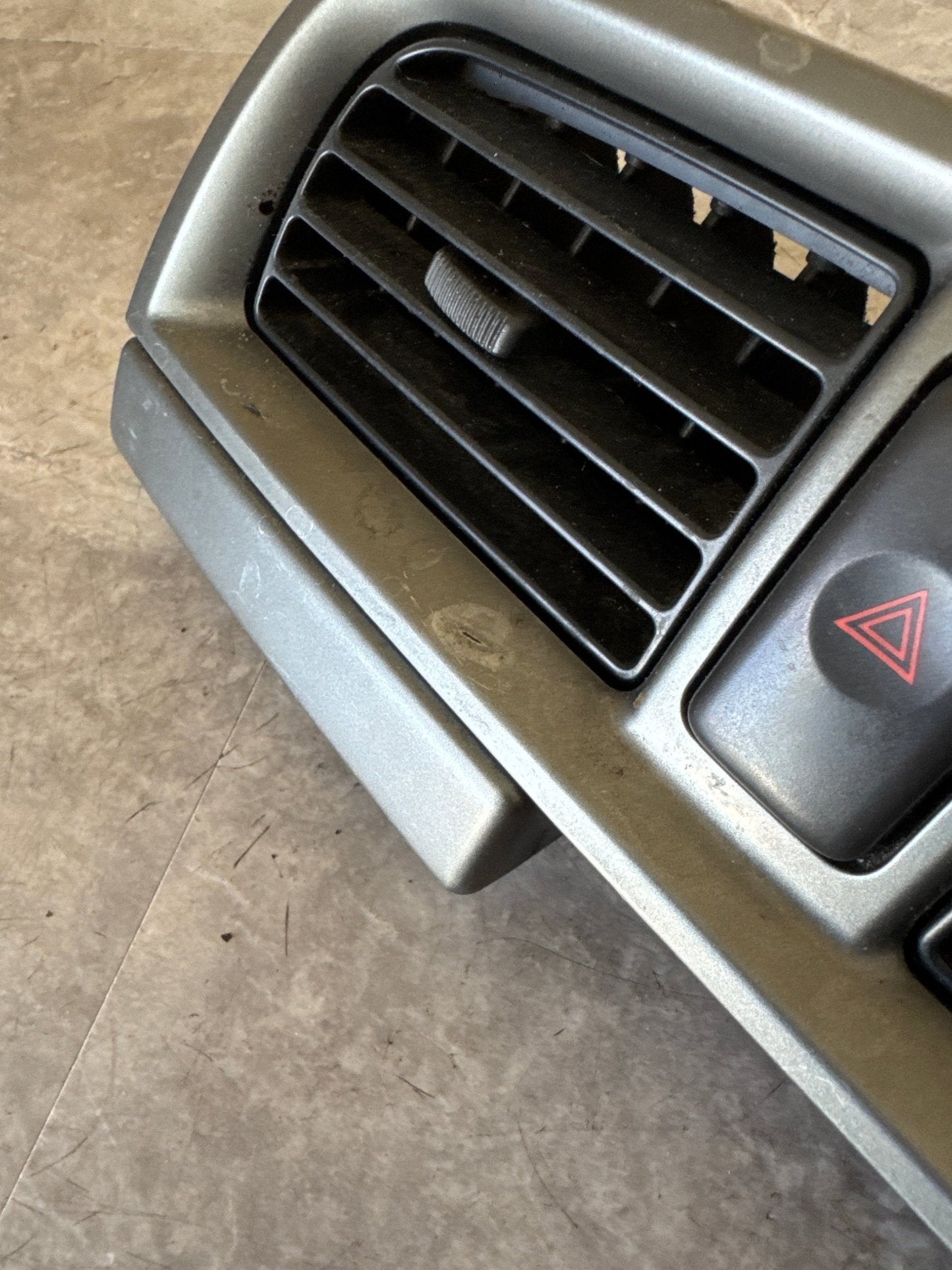 02-04 SUBARU IMPREZA WRX STi CENTER VENT CENTER DASH VENT AC HEATER OEM (04 WRX)